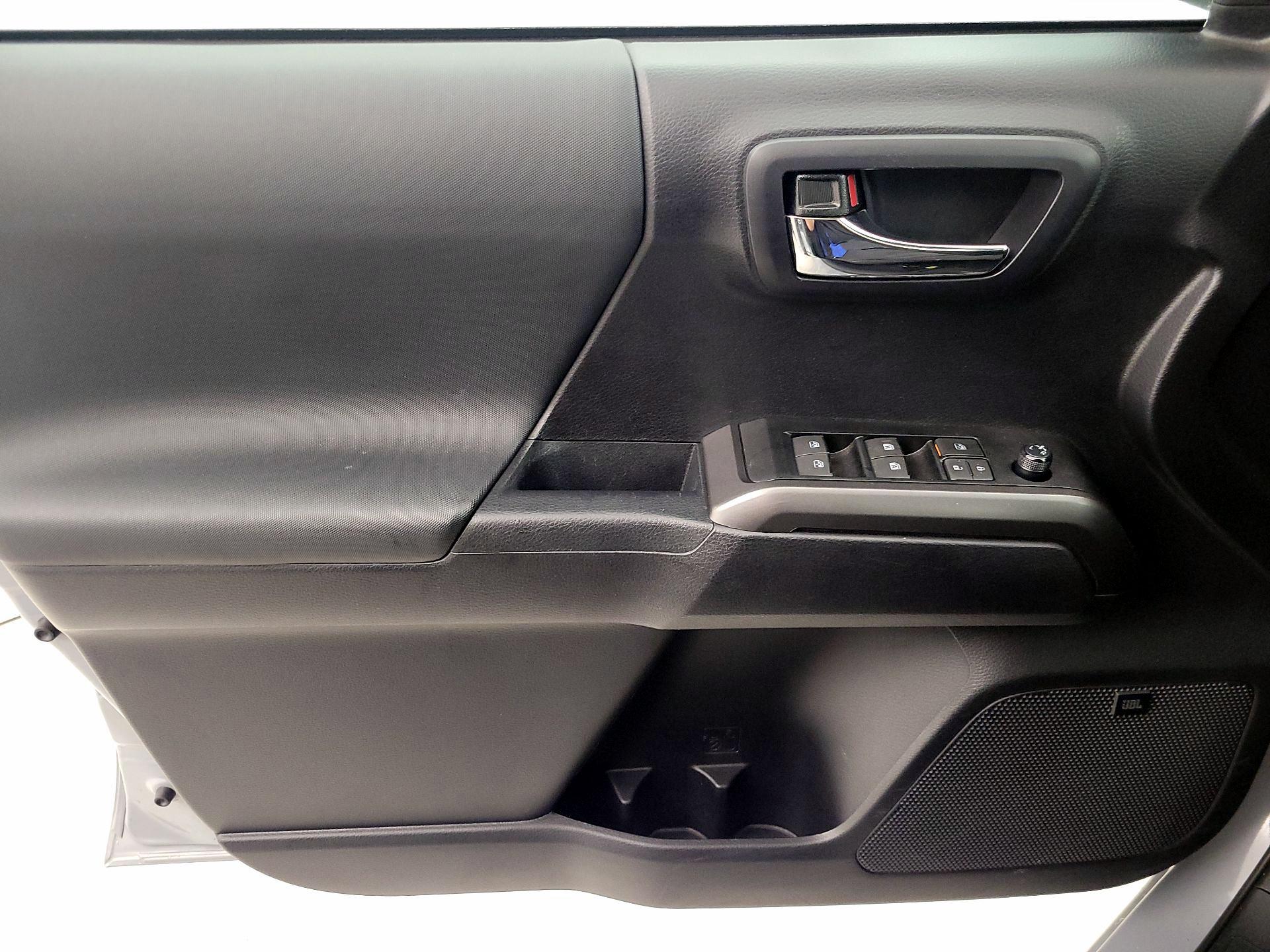 Thumbnail: 2020 Toyota Tacoma - 12