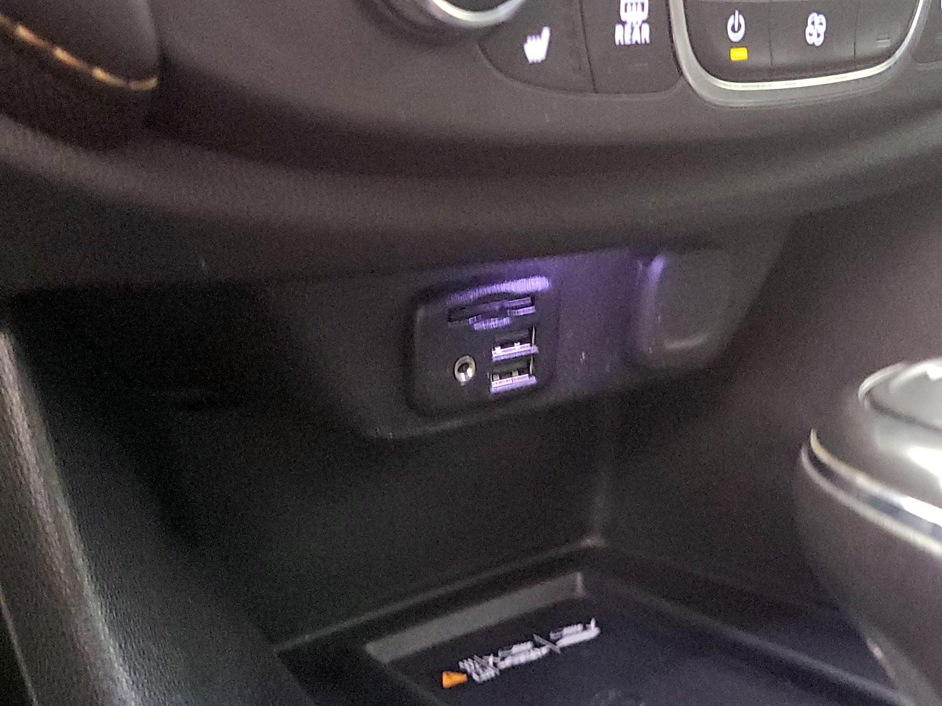 Thumbnail: 2020 Chevrolet Traverse - 19