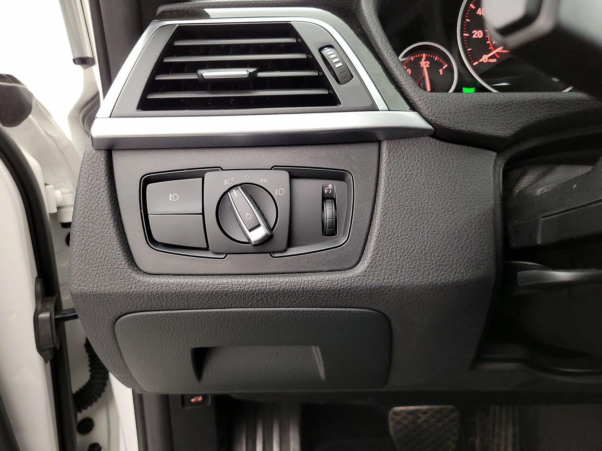 Thumbnail: 2018 BMW 3 Series - 13