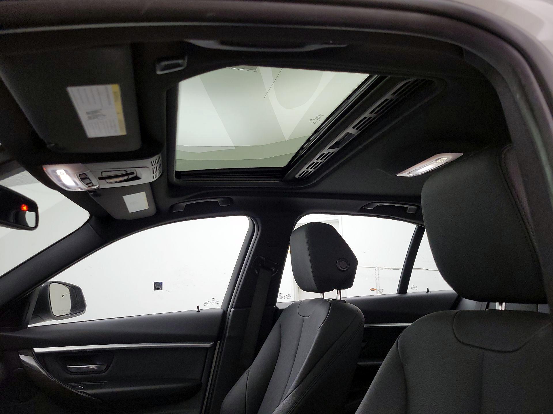 Thumbnail: 2018 BMW 3 Series - 20