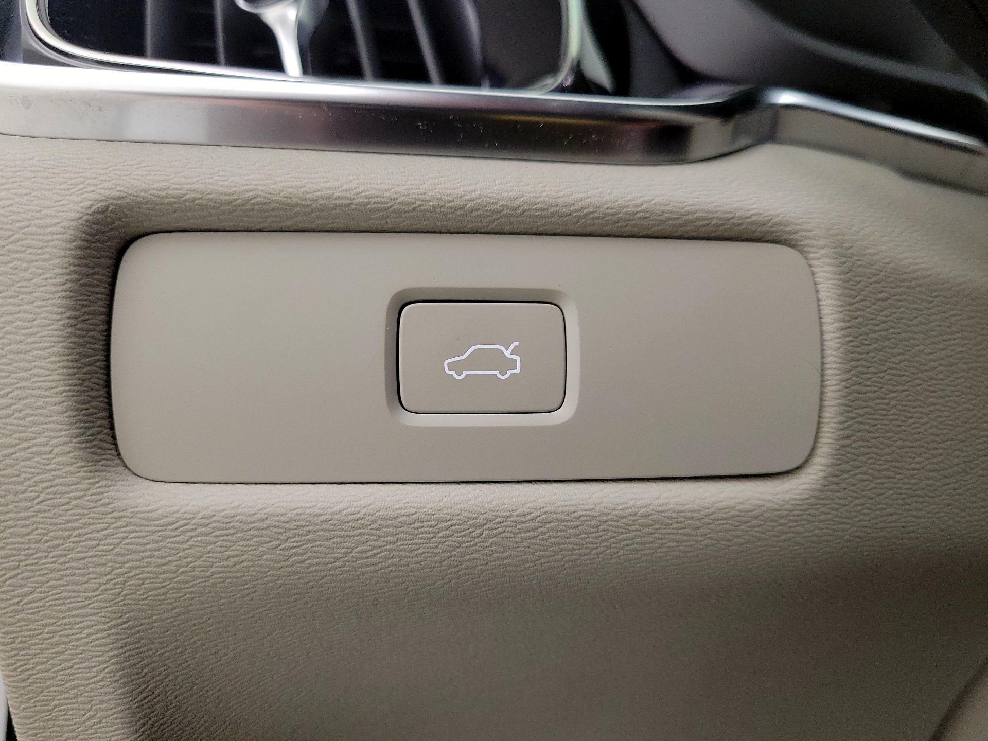 Thumbnail: 2024 Volvo S60 - 13