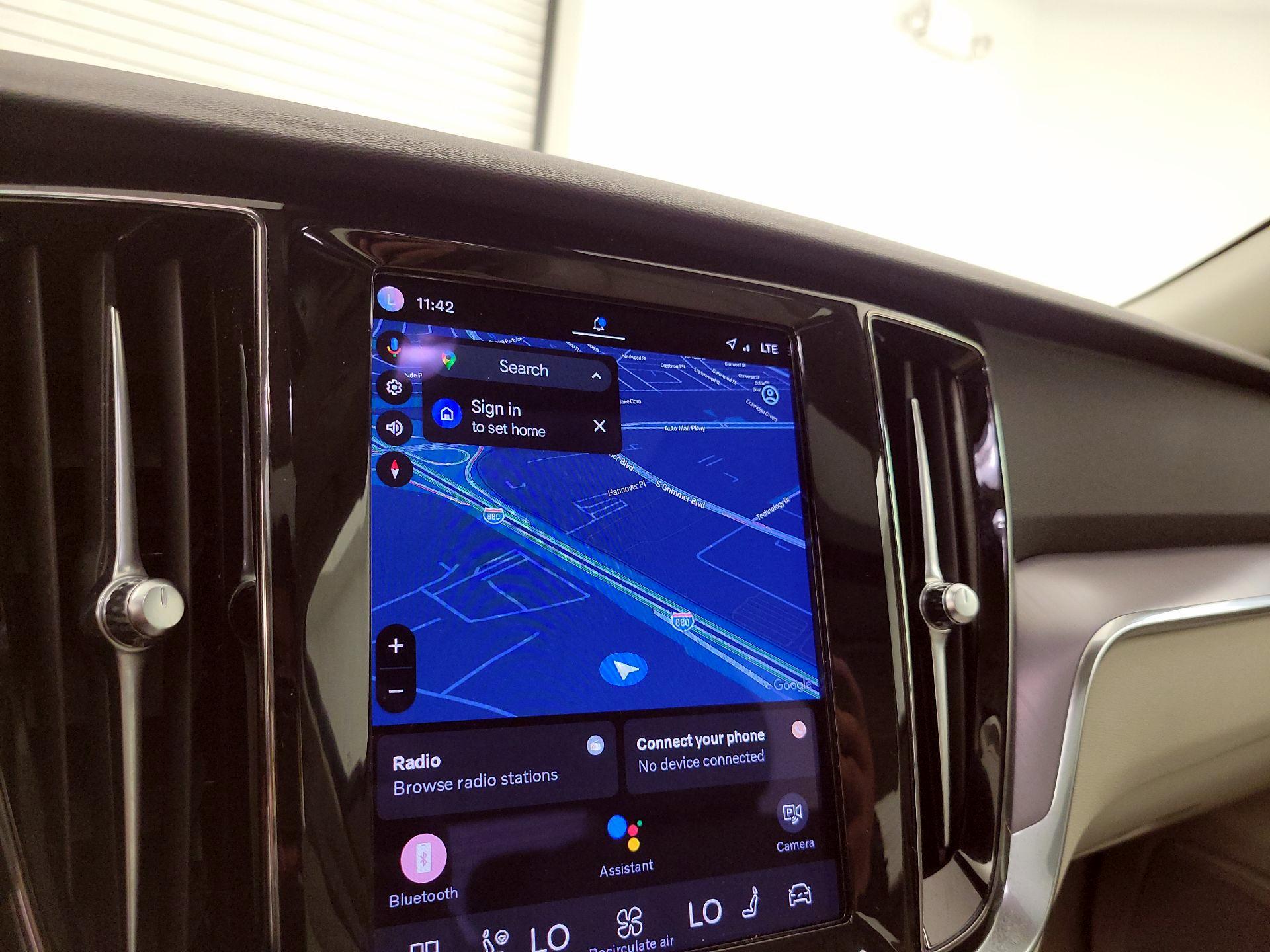 Thumbnail: 2024 Volvo S60 - 14