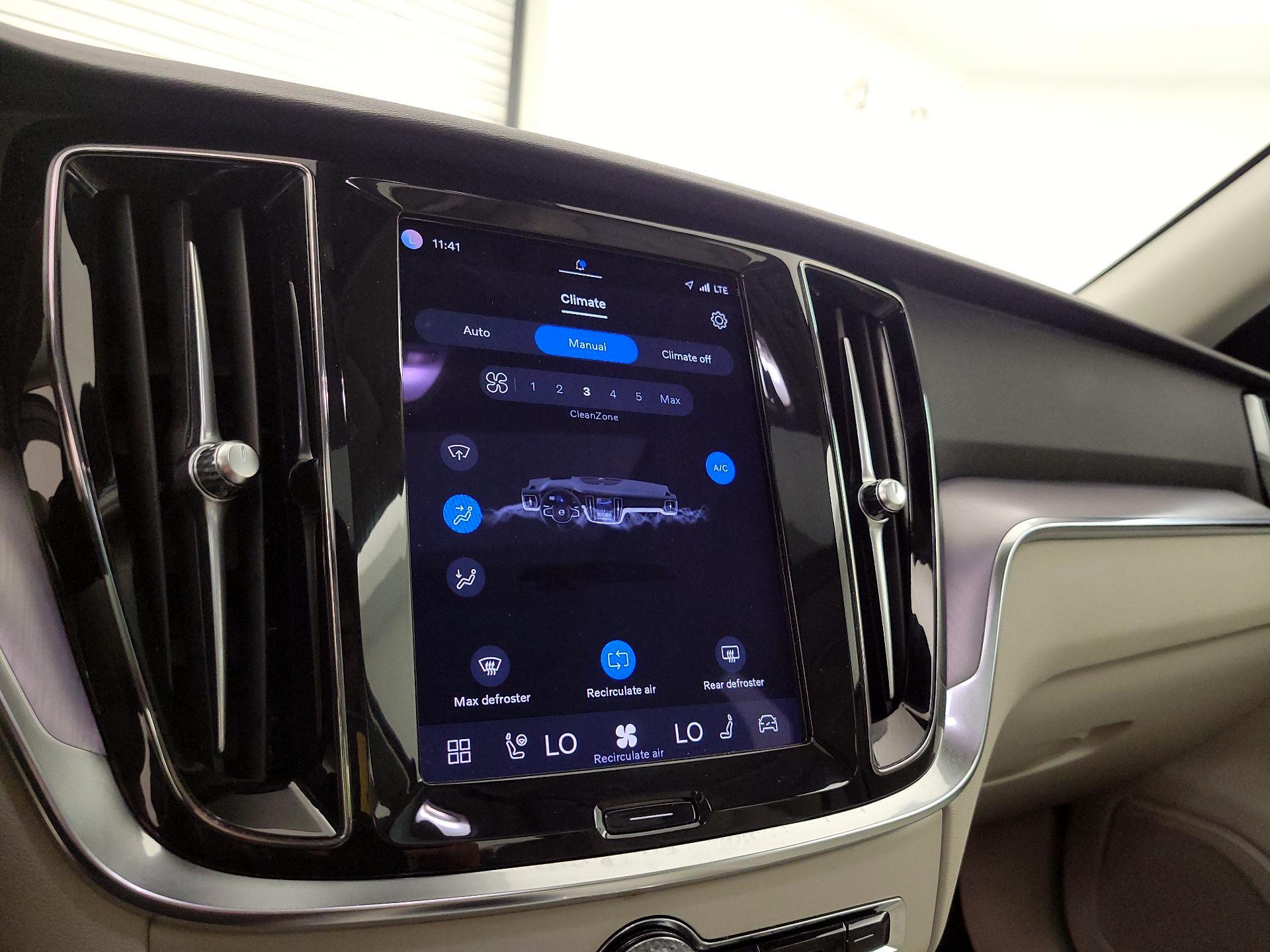 Thumbnail: 2024 Volvo S60 - 17