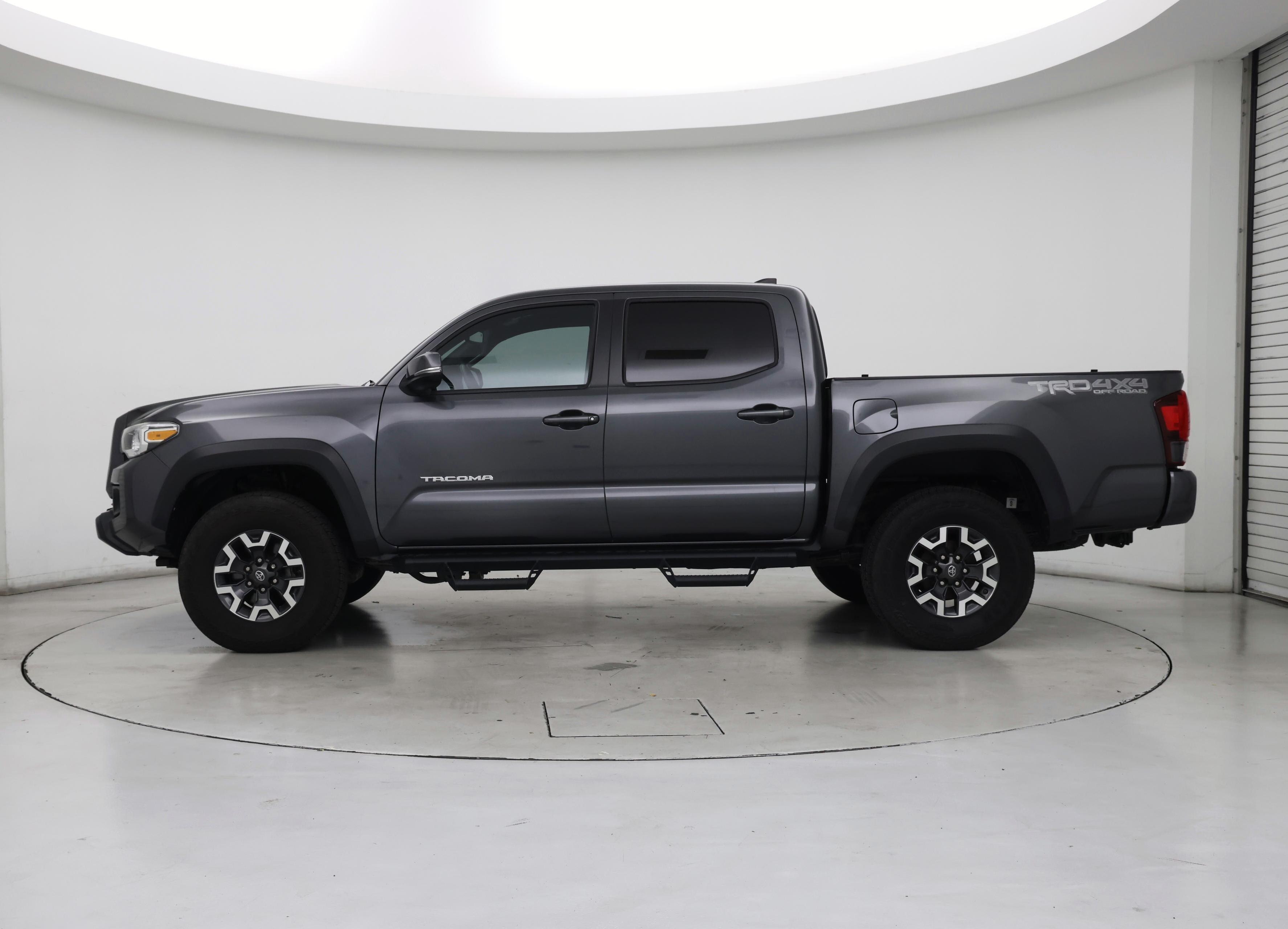 Thumbnail: 2018 Toyota Tacoma - 3