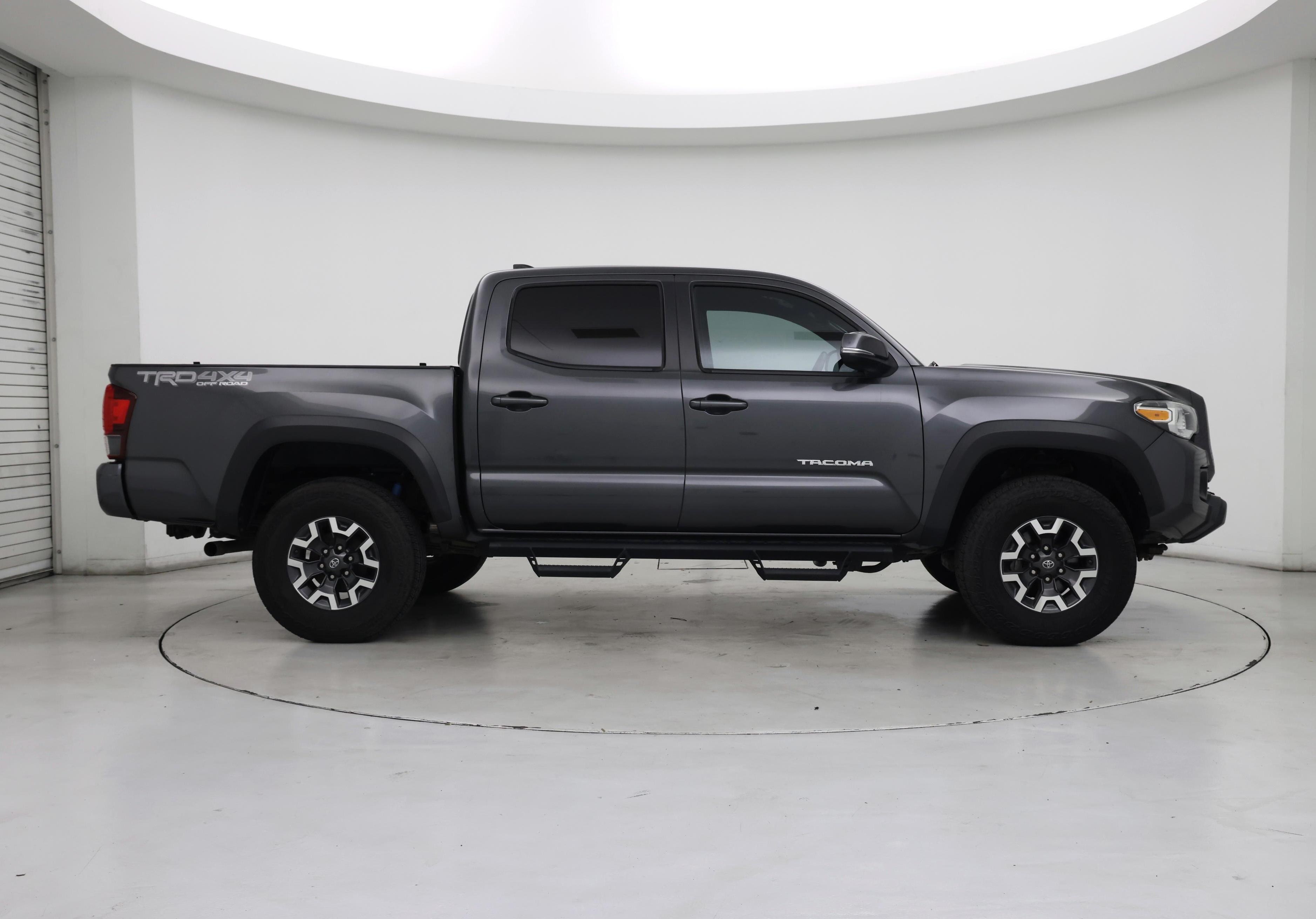 Thumbnail: 2018 Toyota Tacoma - 7