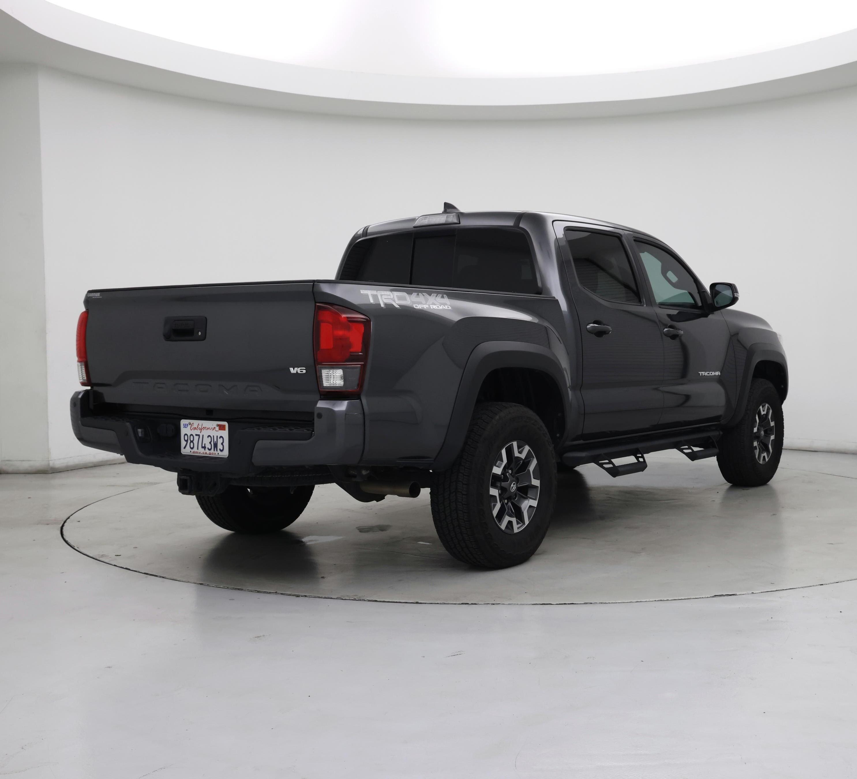 Thumbnail: 2018 Toyota Tacoma - 8