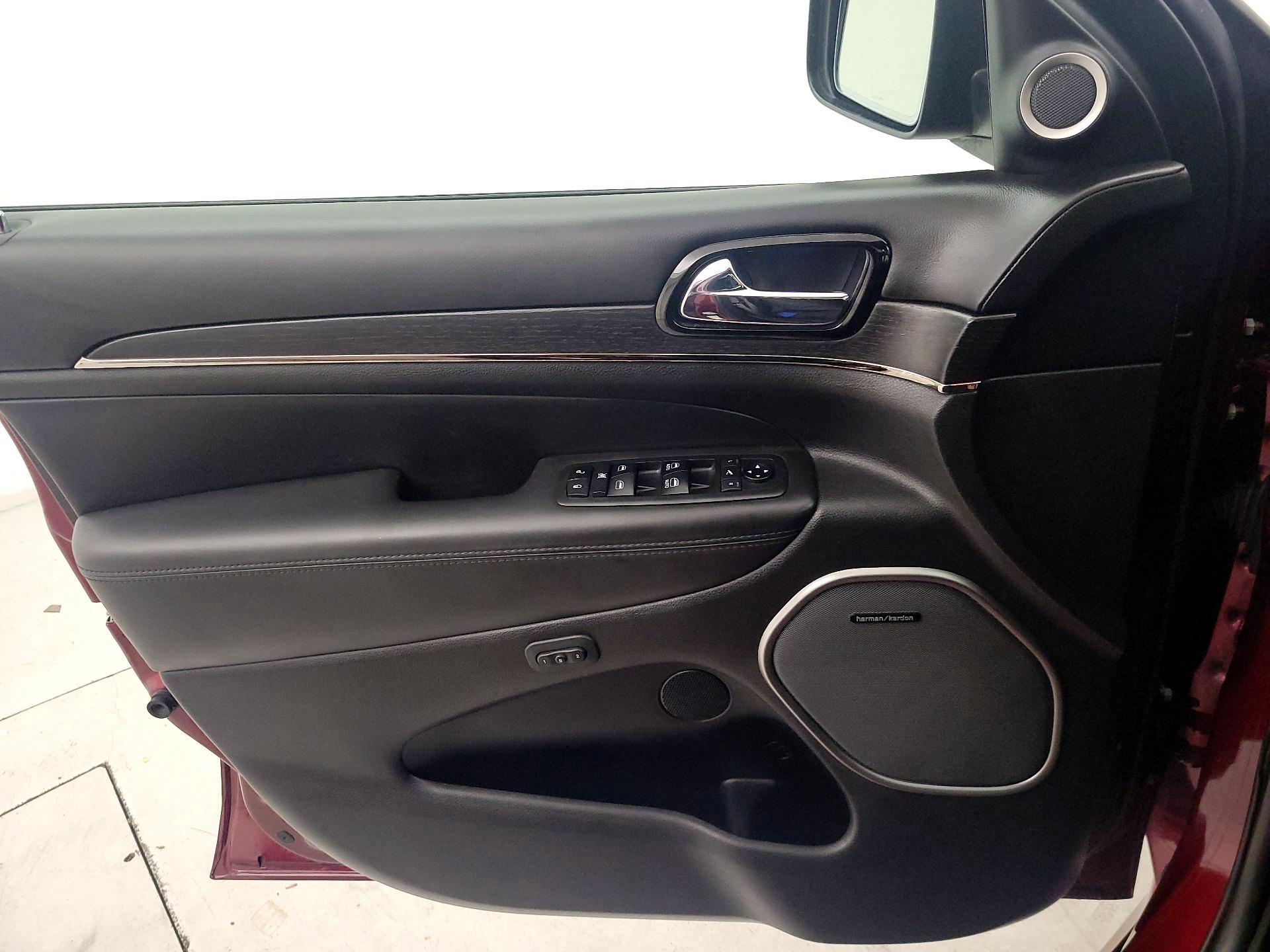 Thumbnail: 2019 Jeep Grand Cherokee - 12