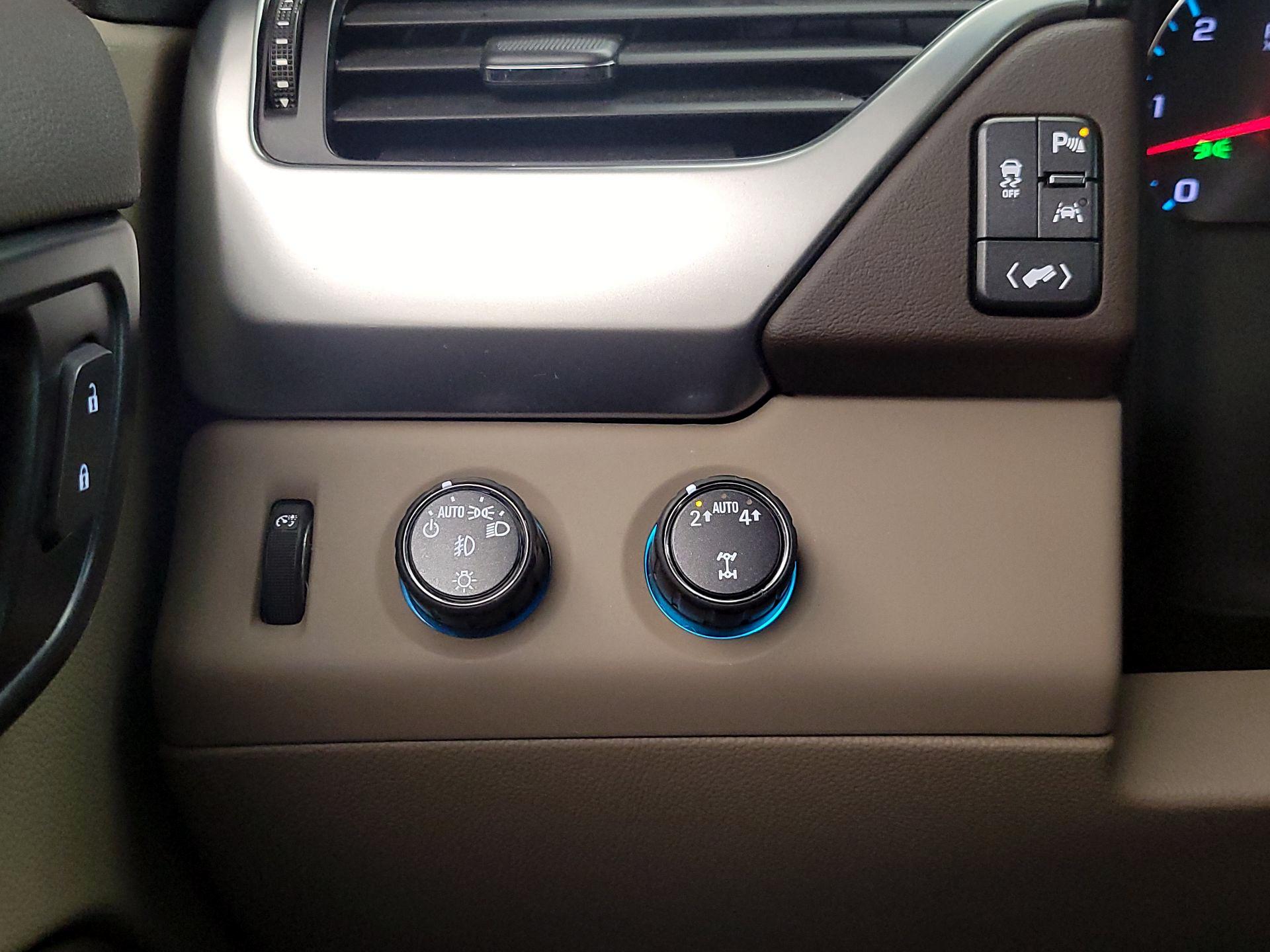 Thumbnail: 2019 Chevrolet Tahoe - 13