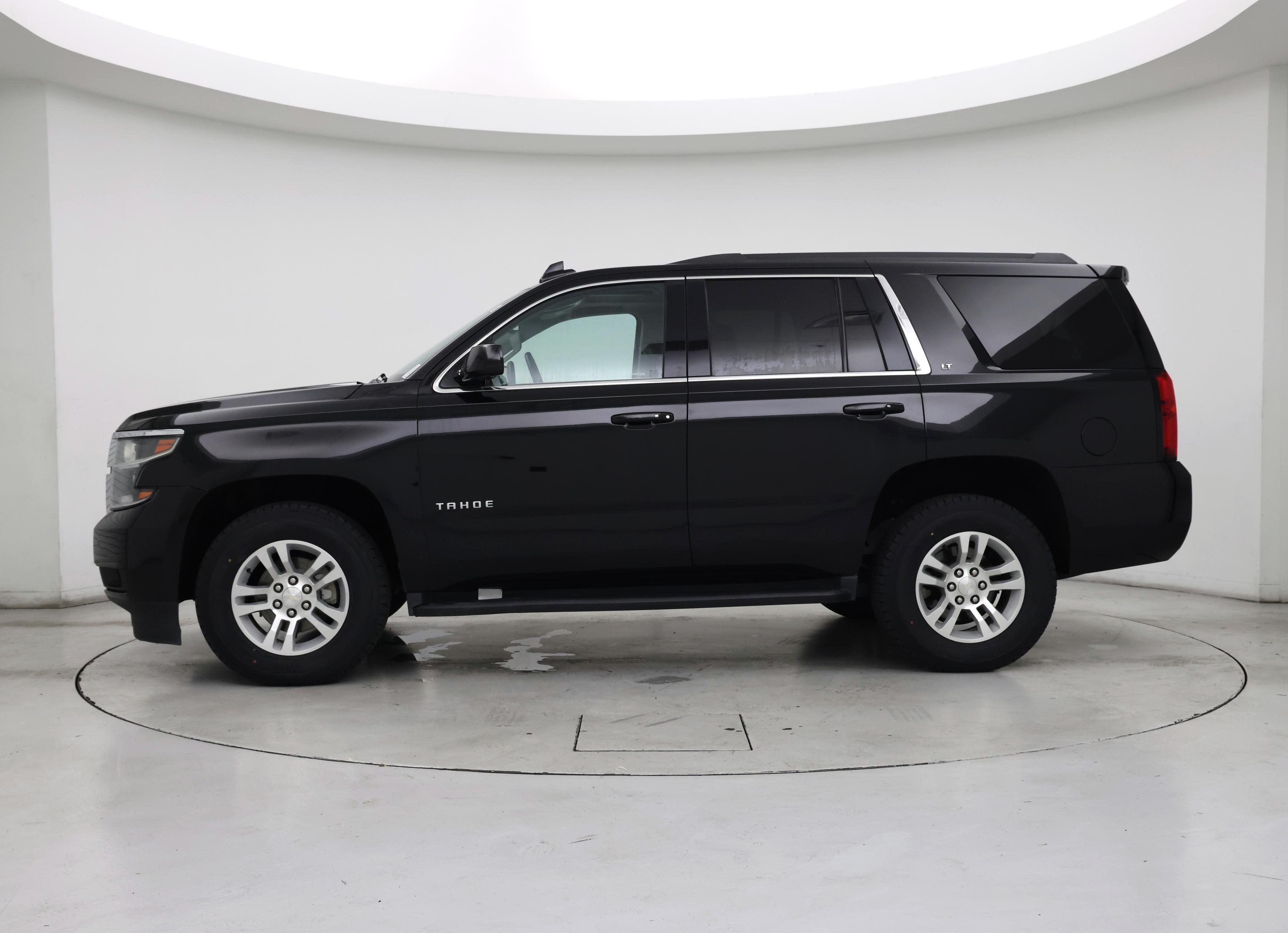 Thumbnail: 2019 Chevrolet Tahoe - 3