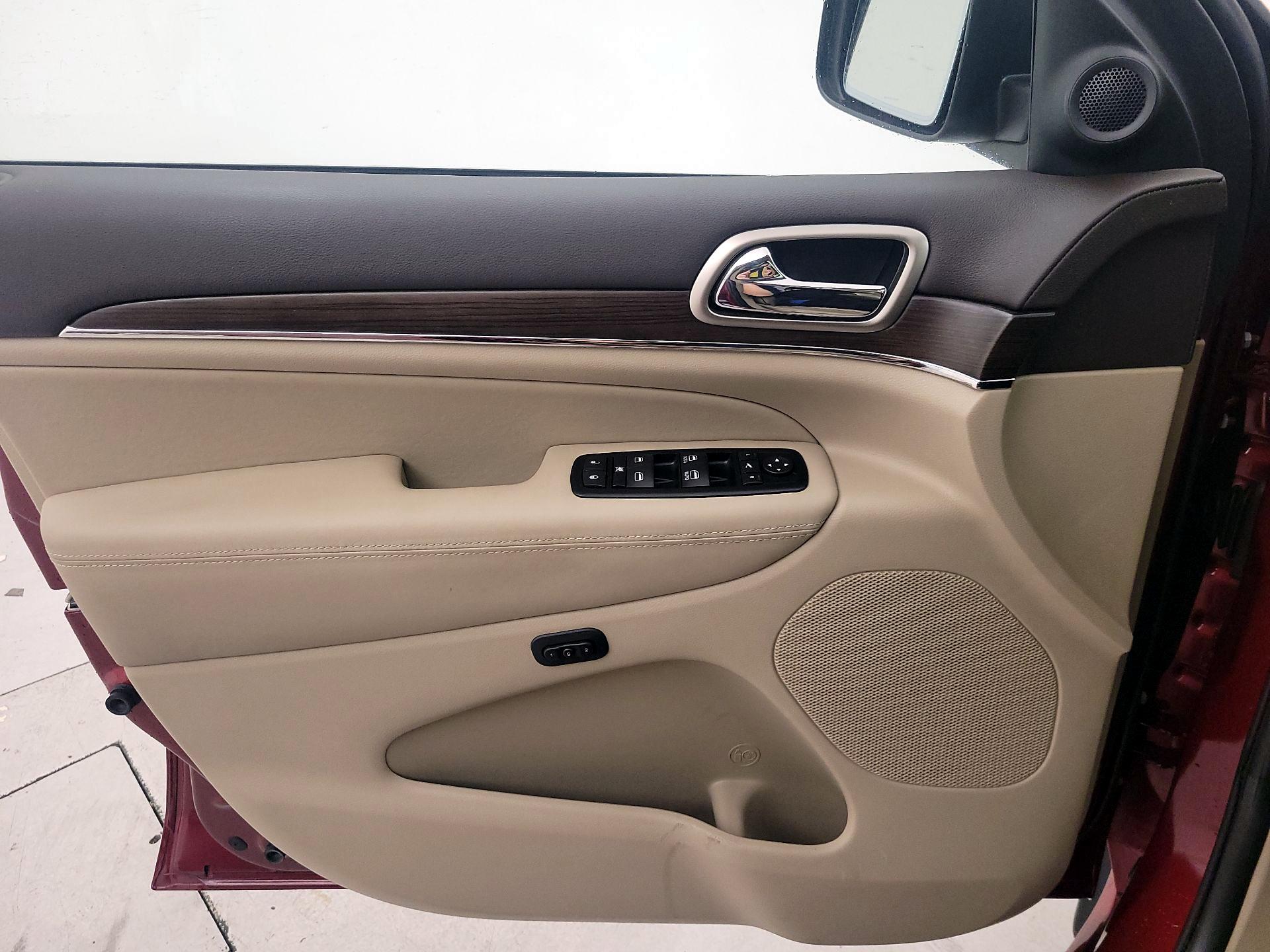 Thumbnail: 2015 Jeep Grand Cherokee - 12