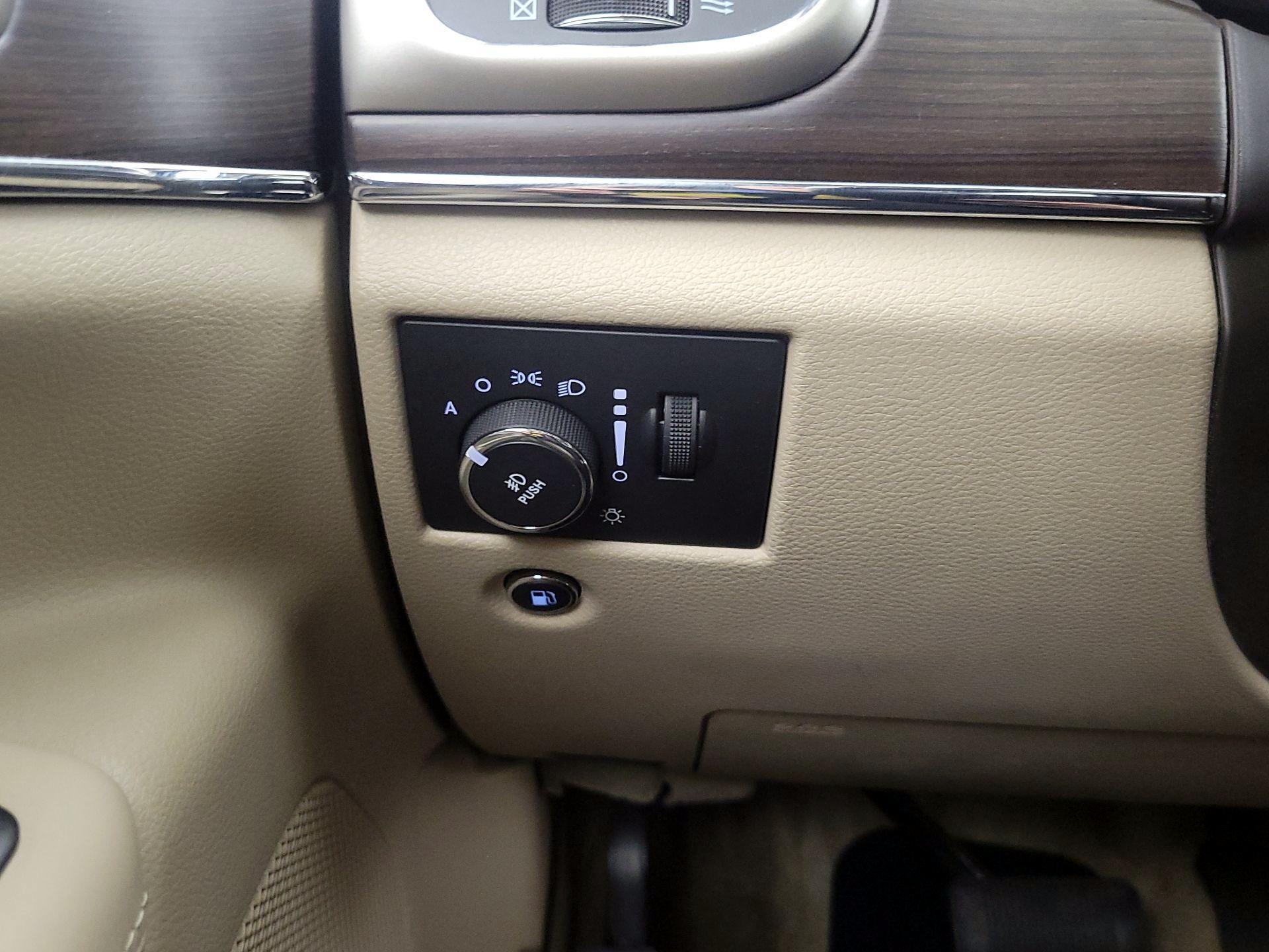 Thumbnail: 2015 Jeep Grand Cherokee - 13