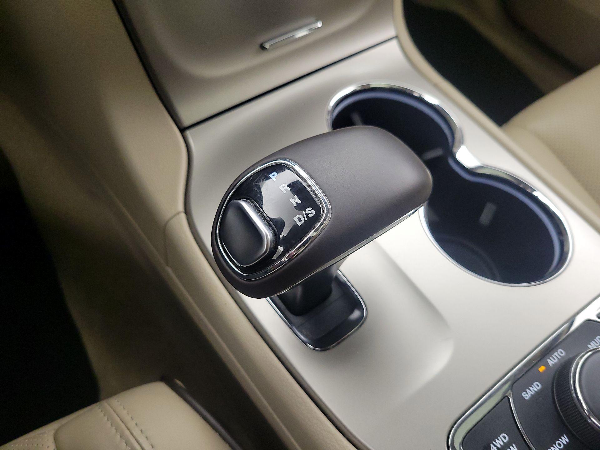 Thumbnail: 2015 Jeep Grand Cherokee - 18