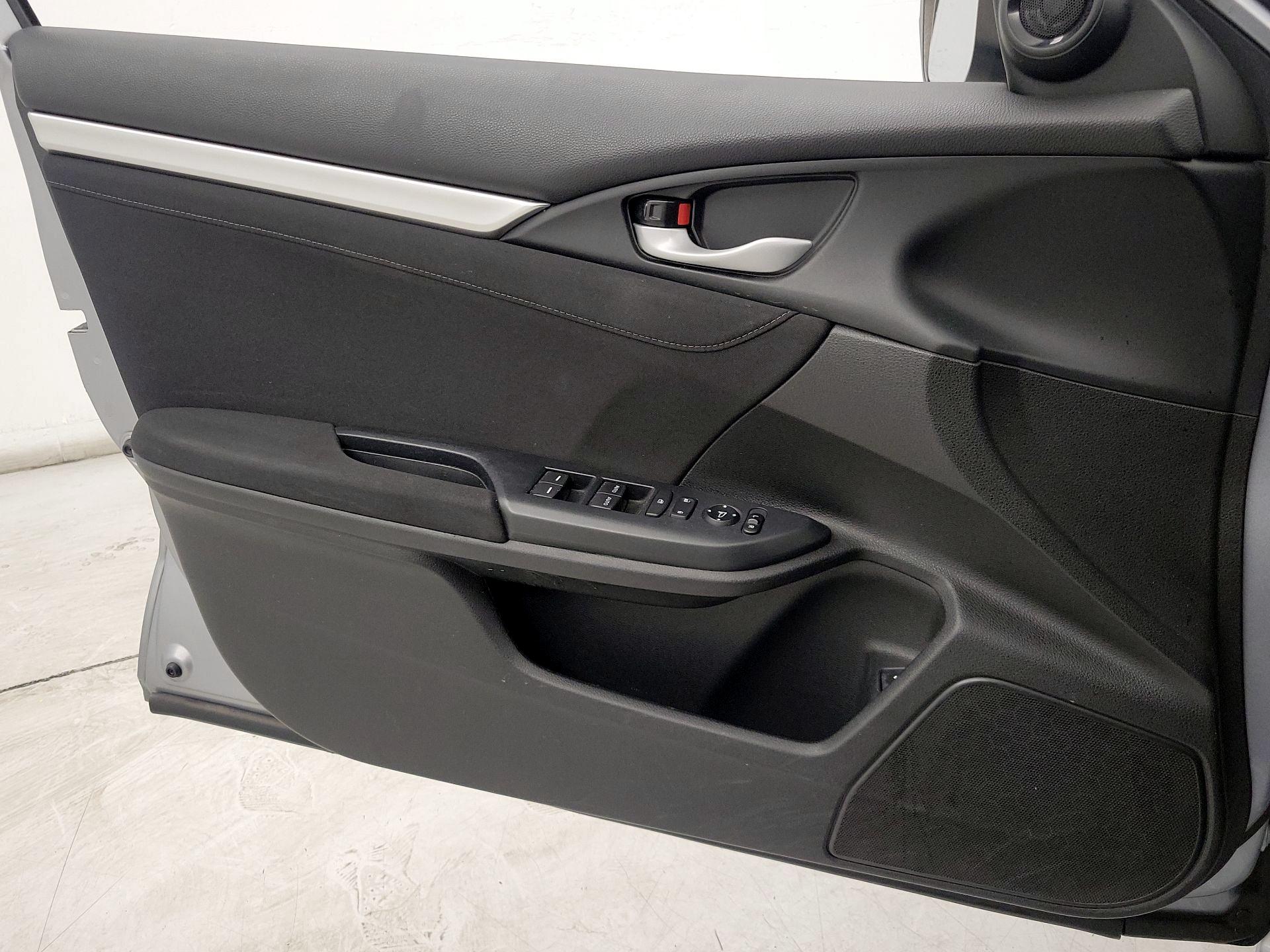 Thumbnail: 2016 Honda Civic - 12