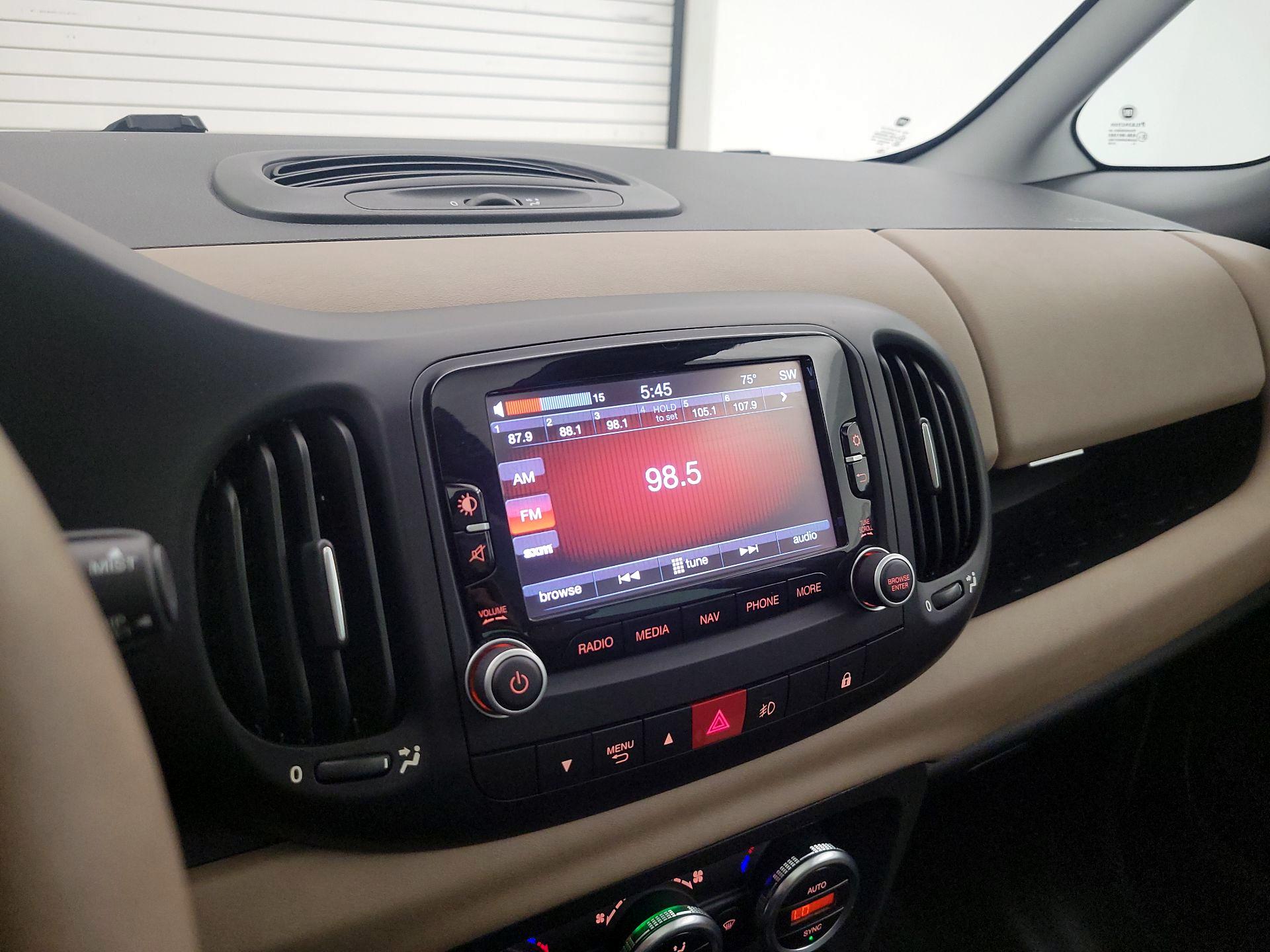 Thumbnail: 2015 Fiat 500L - 15