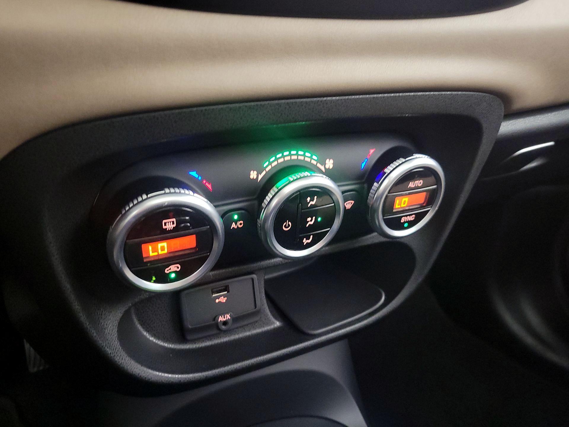 Thumbnail: 2015 Fiat 500L - 16