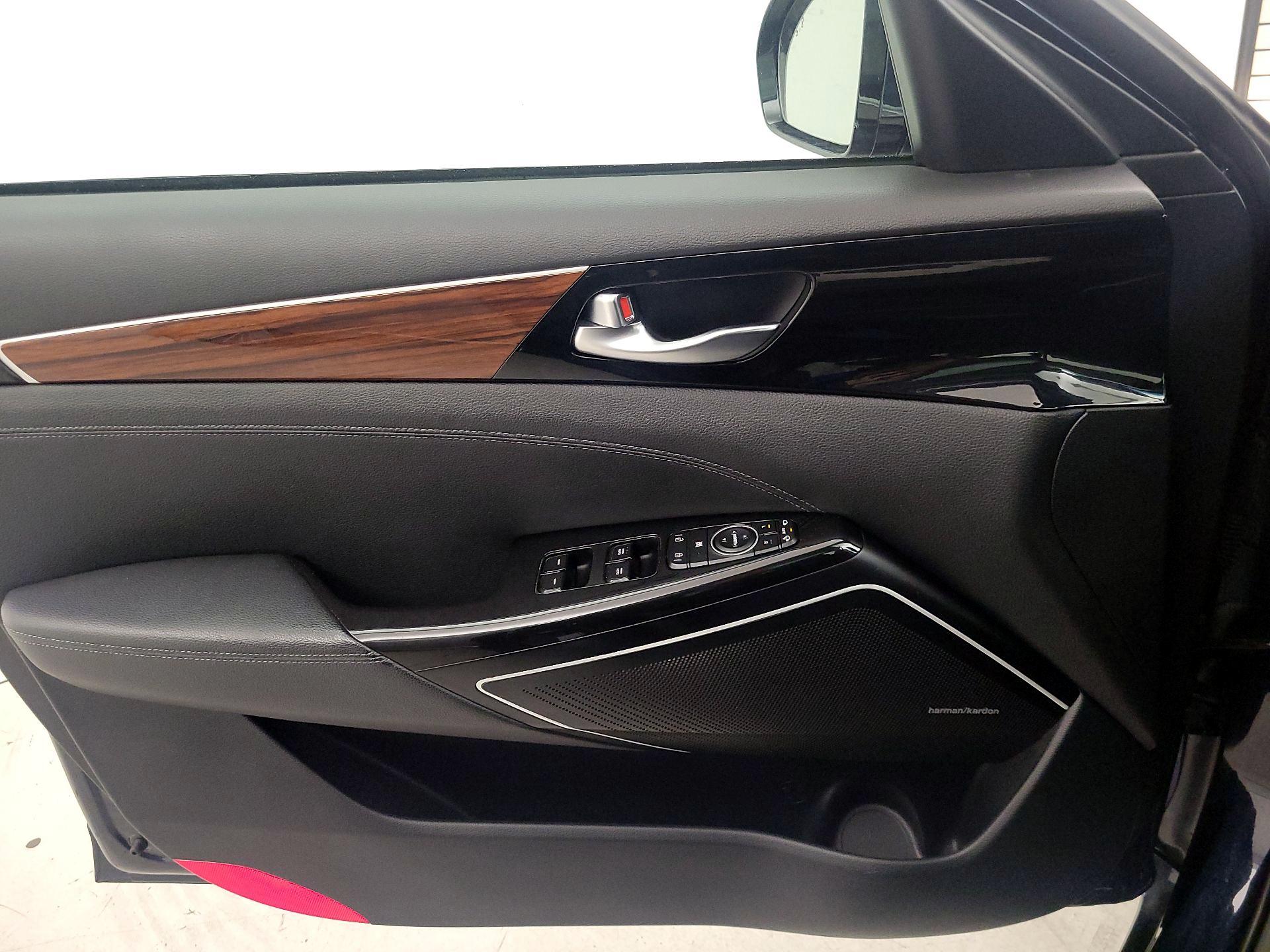 Thumbnail: 2017 Kia Cadenza - 12