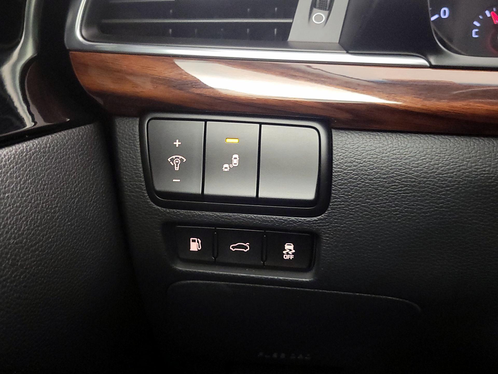 Thumbnail: 2017 Kia Cadenza - 13