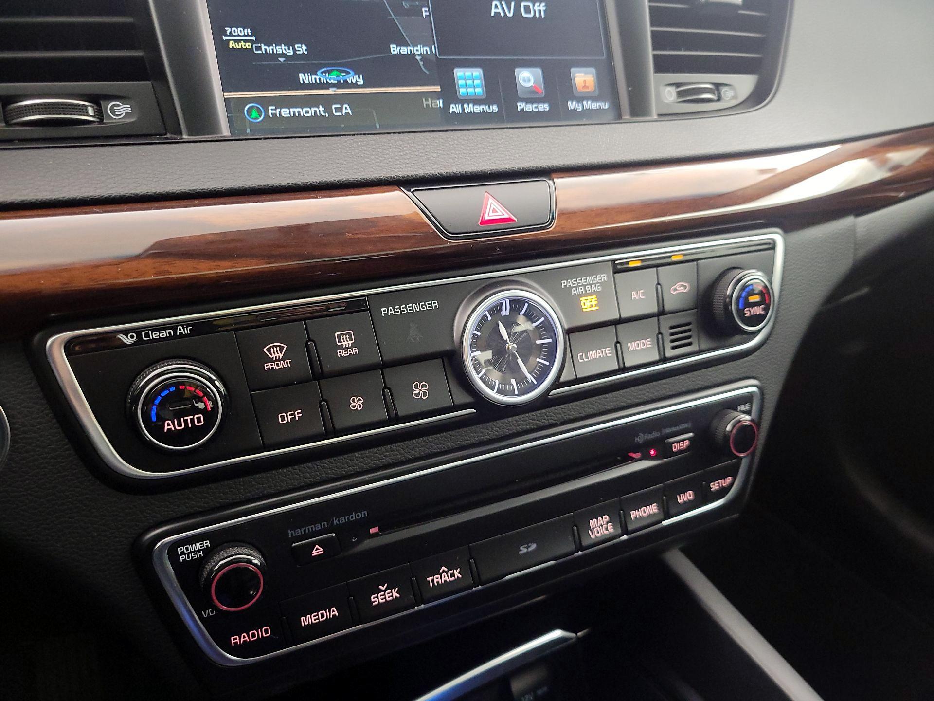 Thumbnail: 2017 Kia Cadenza - 17