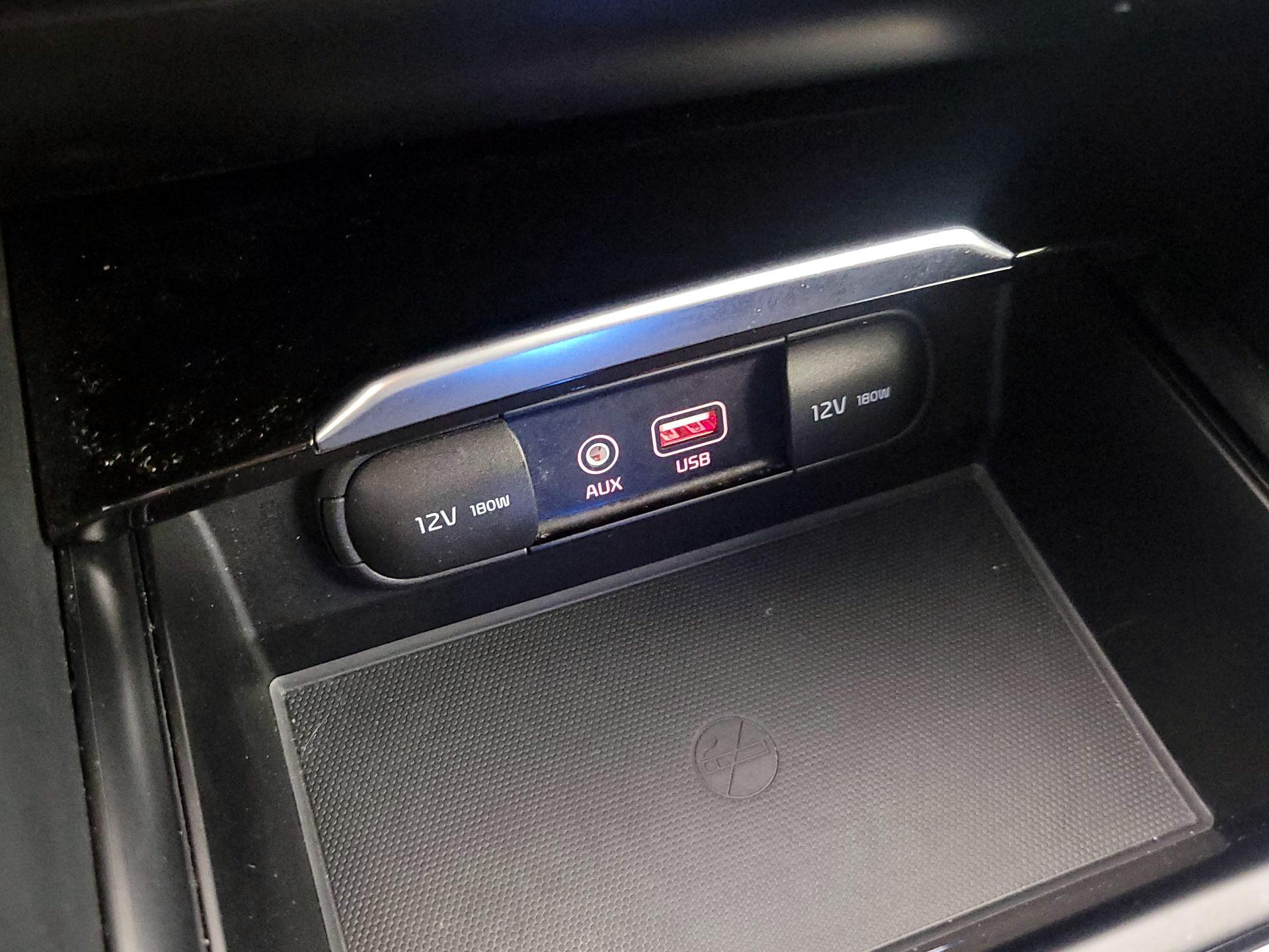 Thumbnail: 2017 Kia Cadenza - 19