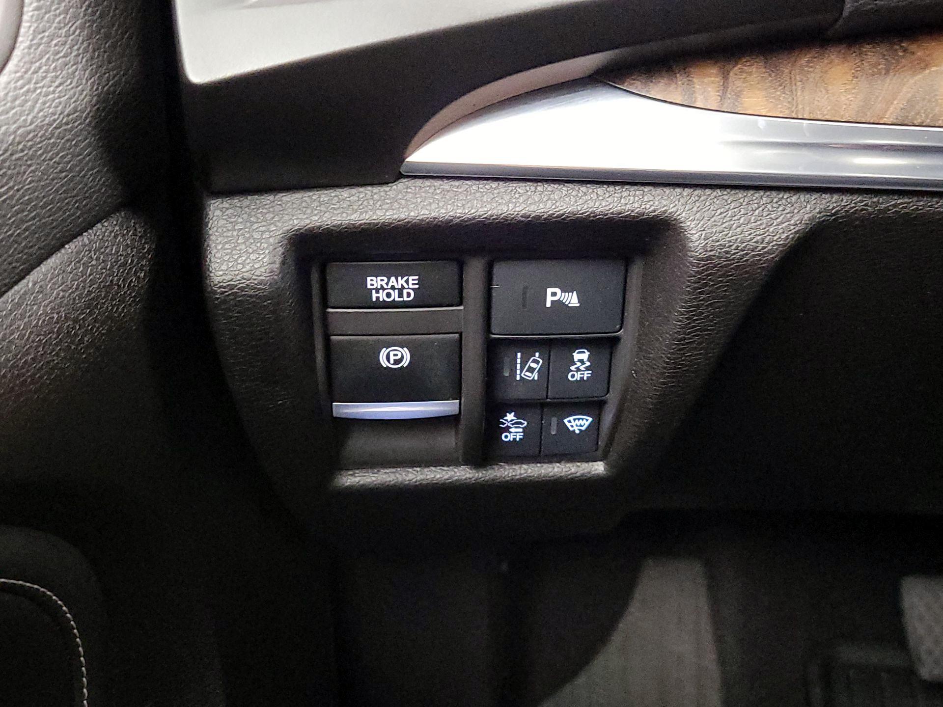 Thumbnail: 2019 Acura MDX - 13