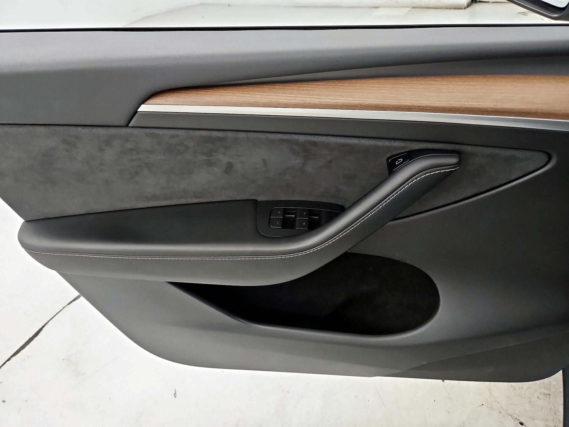 Thumbnail: 2023 Tesla Model Y - 12