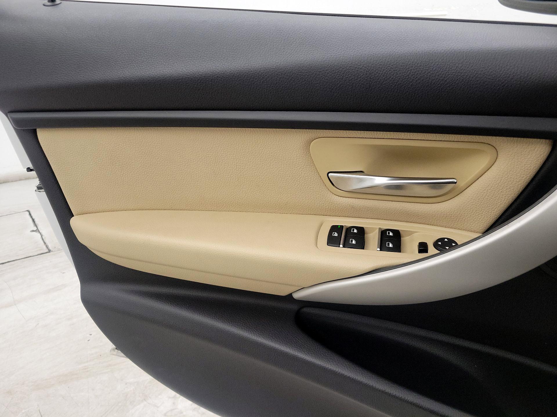 Thumbnail: 2018 BMW 3 Series - 12