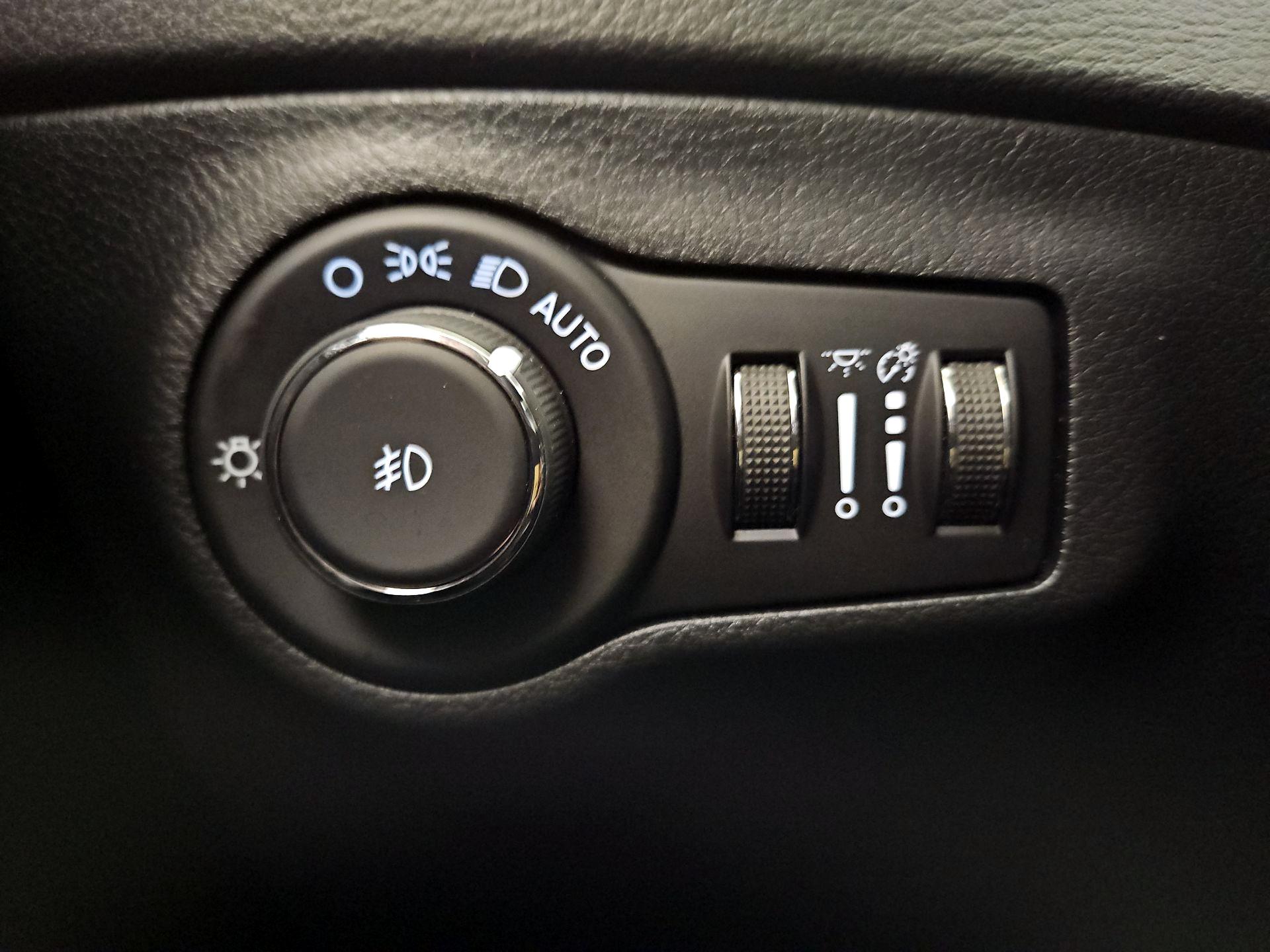 Thumbnail: 2021 Jeep Compass - 13