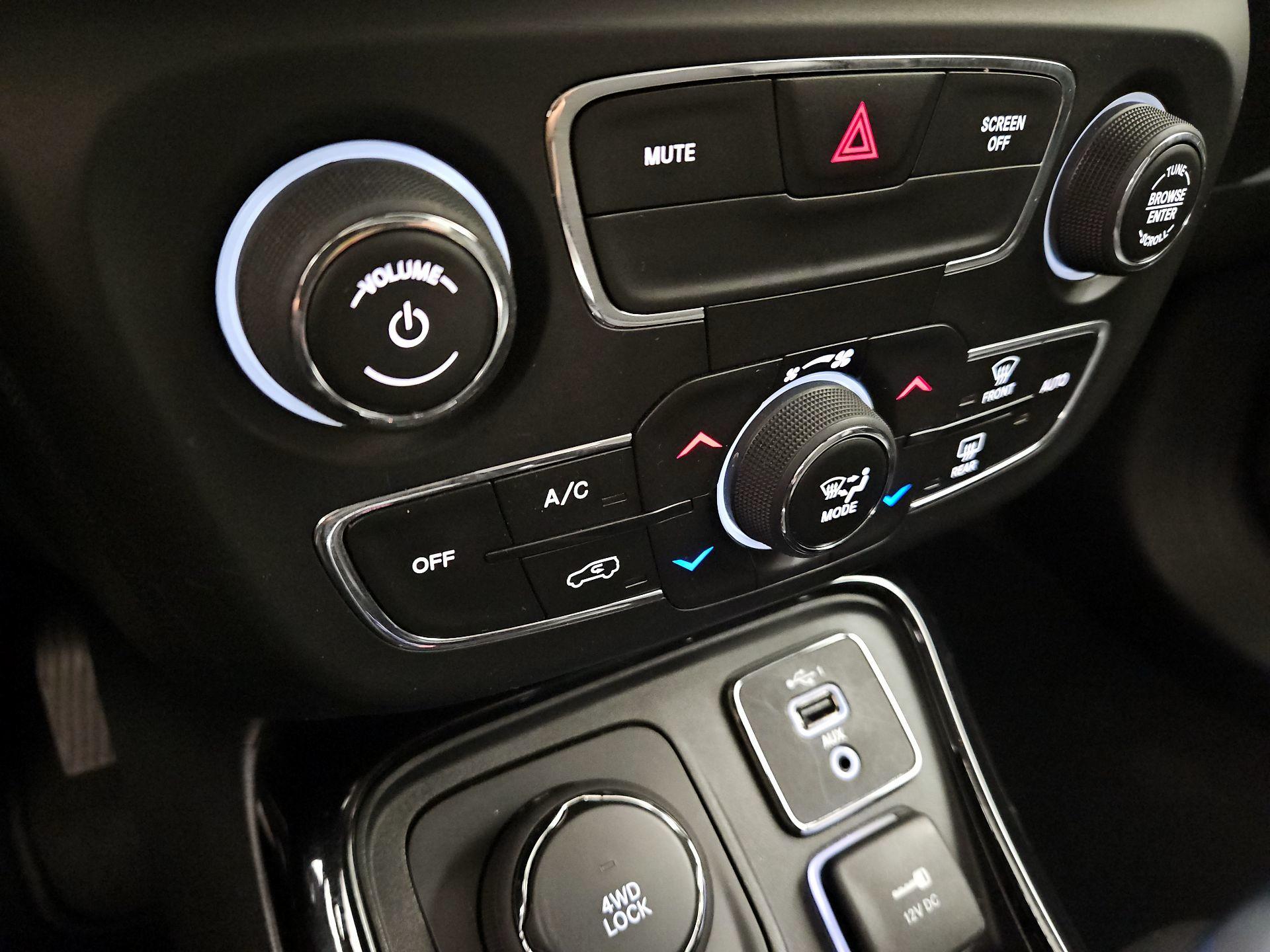 Thumbnail: 2021 Jeep Compass - 16