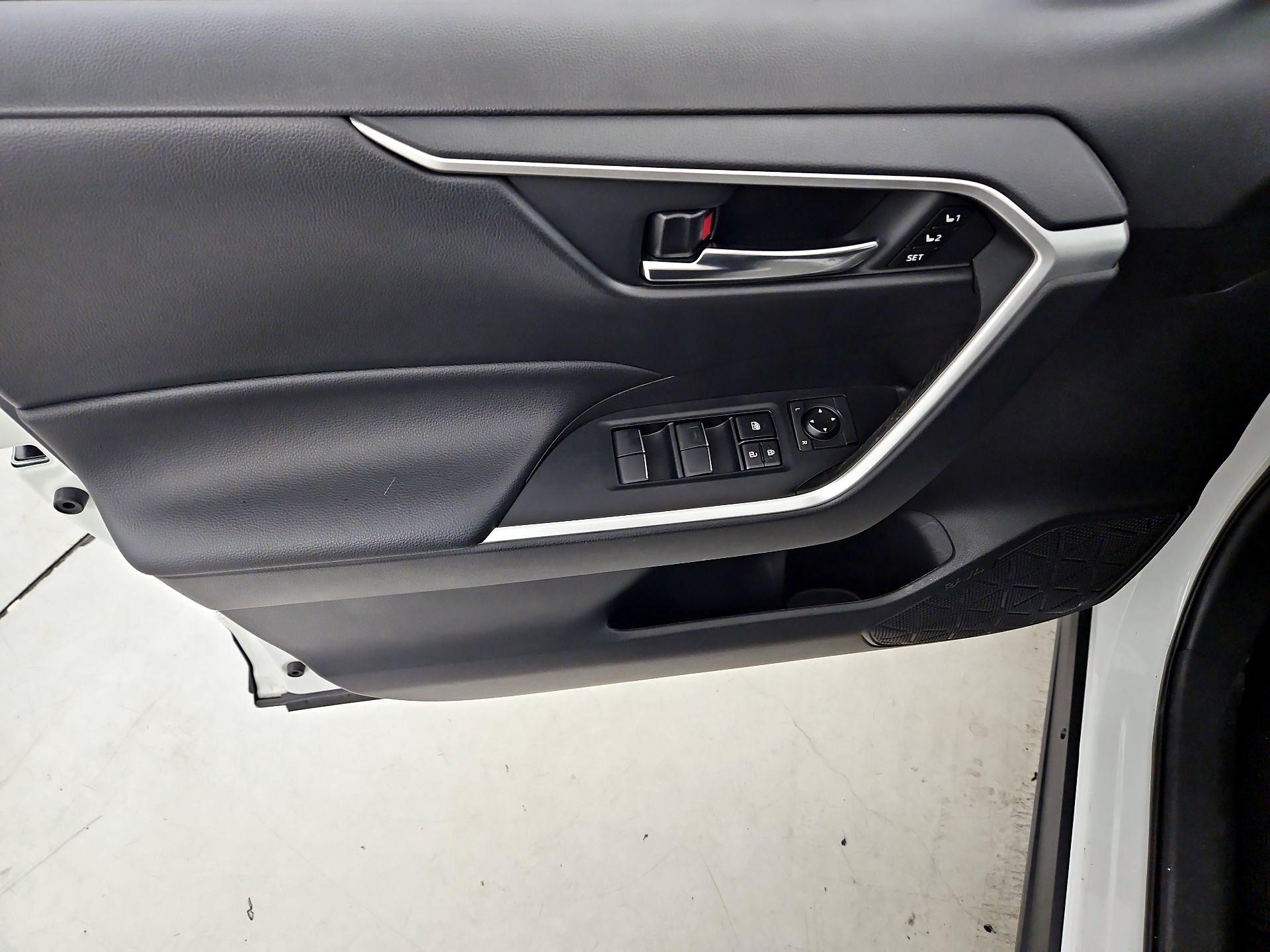 Thumbnail: 2021 Toyota RAV4 - 12