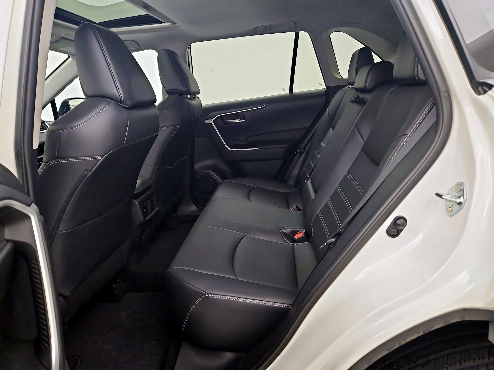 Thumbnail: 2021 Toyota RAV4 - 20