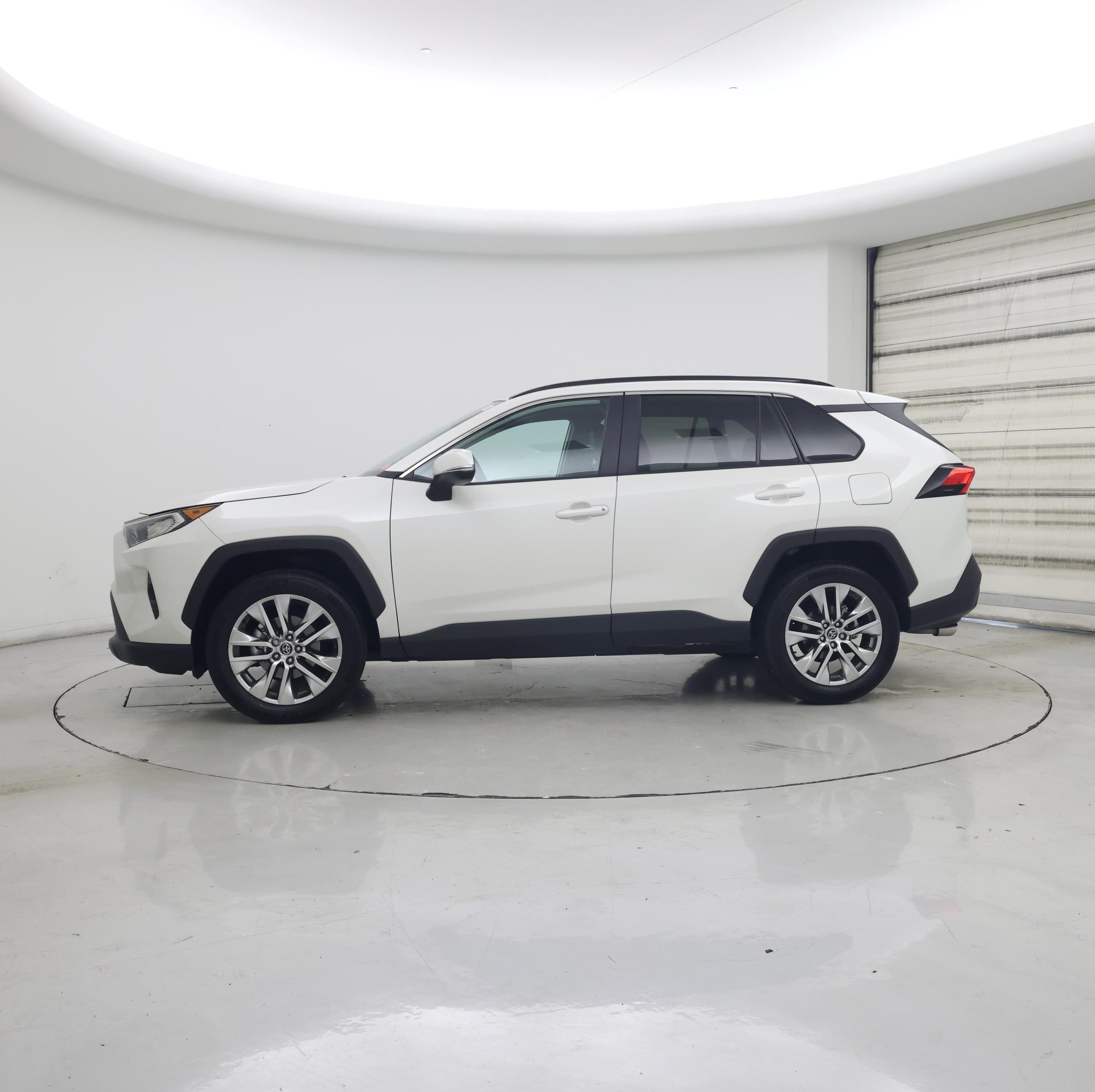 Thumbnail: 2021 Toyota RAV4 - 3