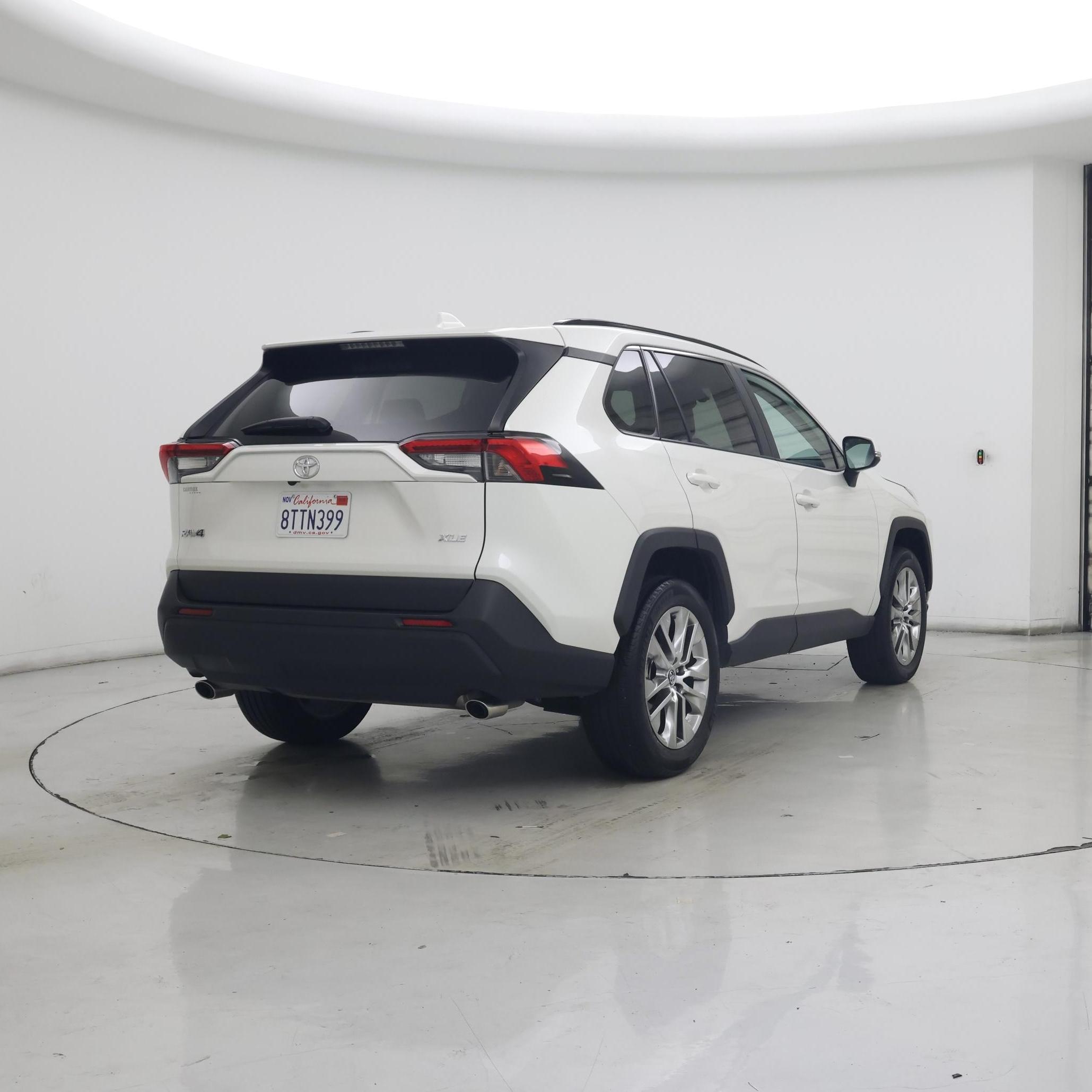 Thumbnail: 2021 Toyota RAV4 - 8