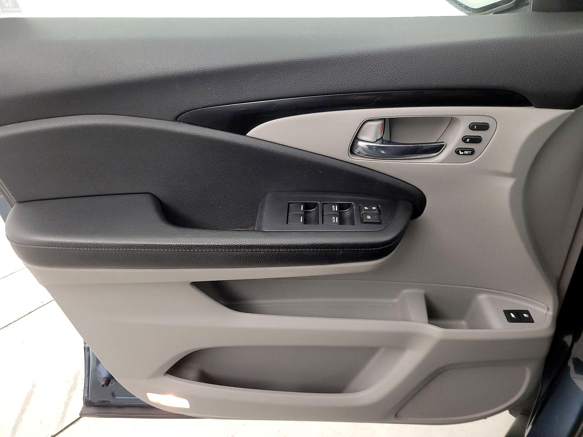 Thumbnail: 2019 Honda Pilot - 12
