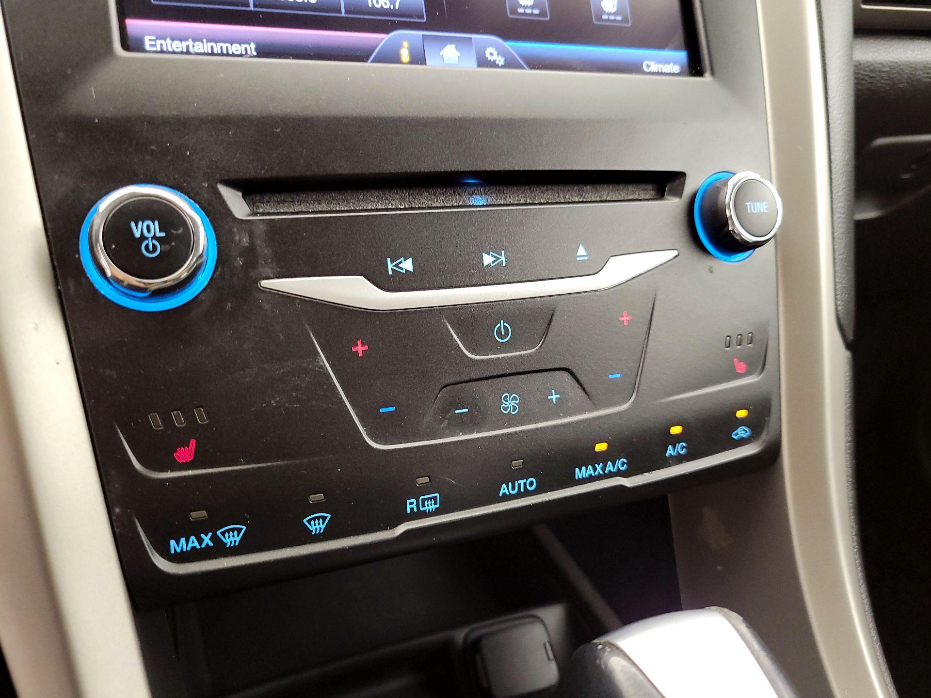 Thumbnail: 2015 Ford Fusion - 16