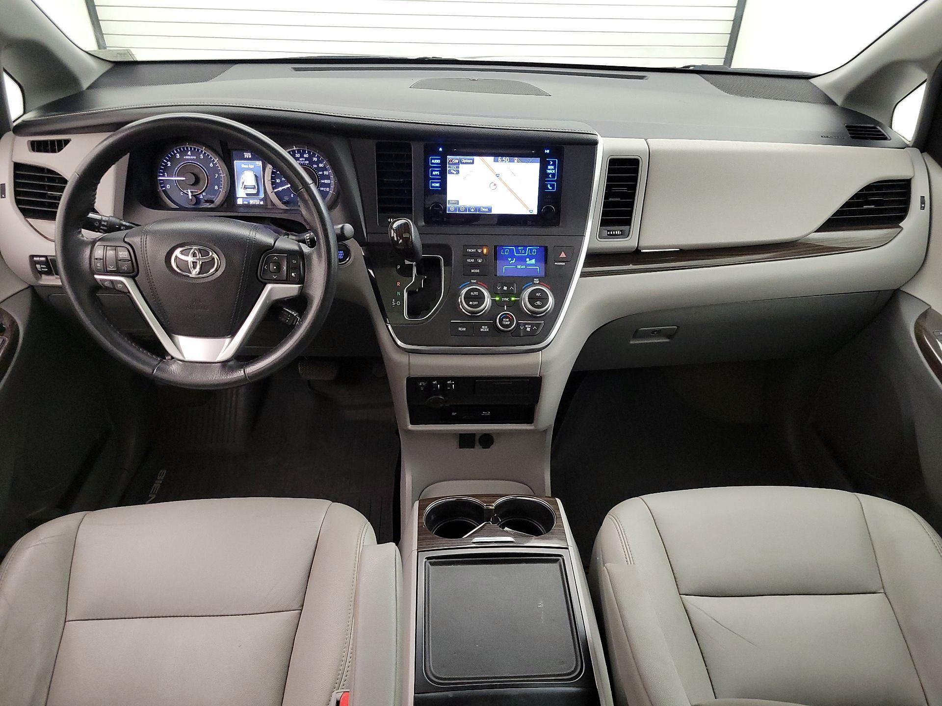 Thumbnail: 2017 Toyota Sienna - 9