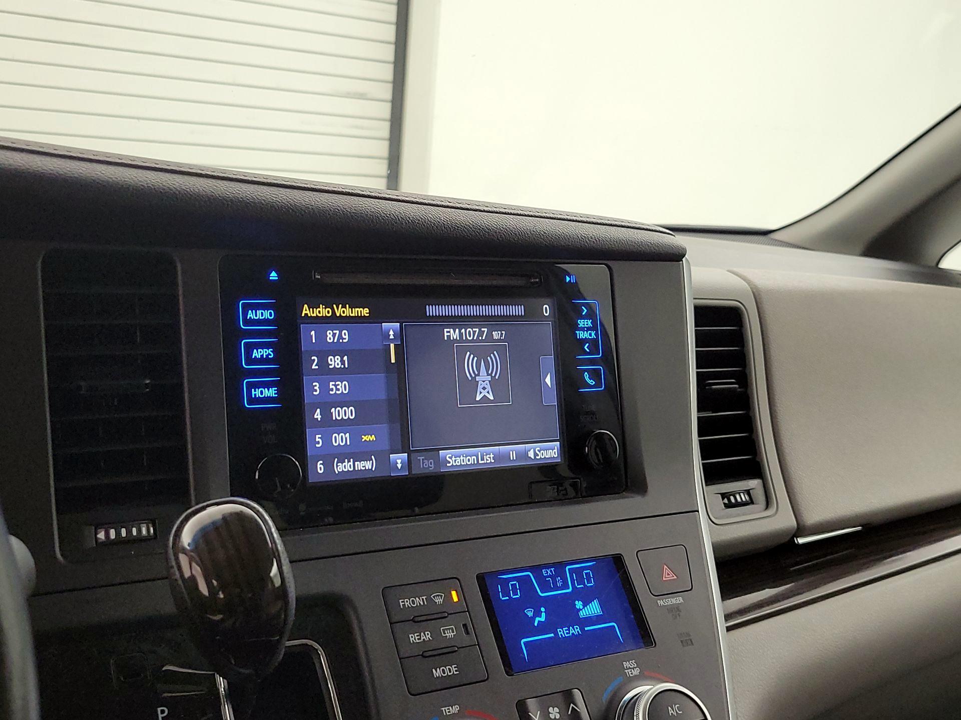 Thumbnail: 2017 Toyota Sienna - 16