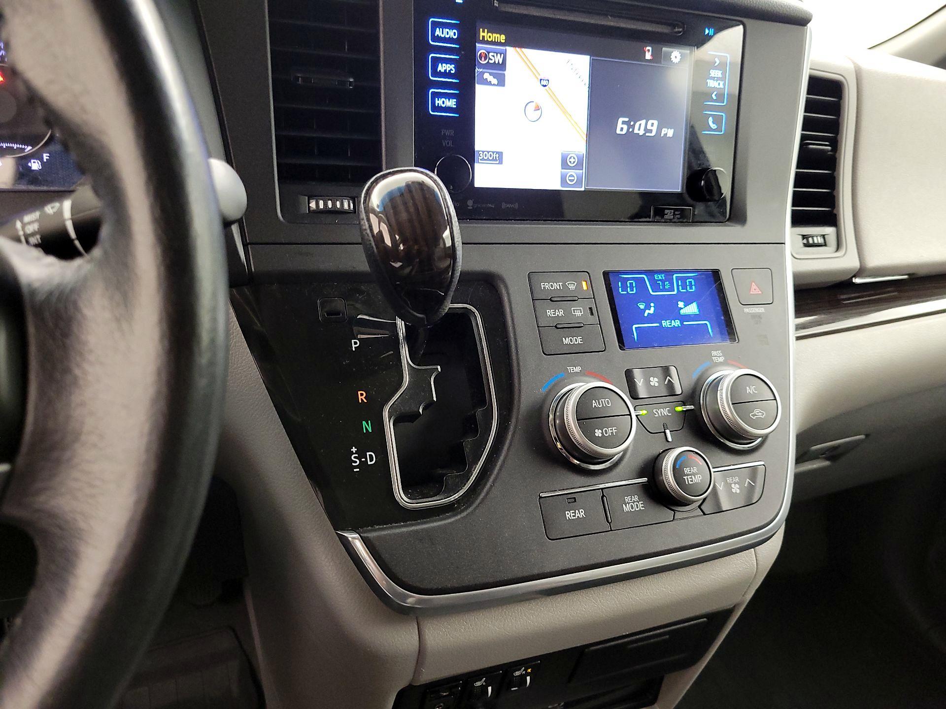 Thumbnail: 2017 Toyota Sienna - 18