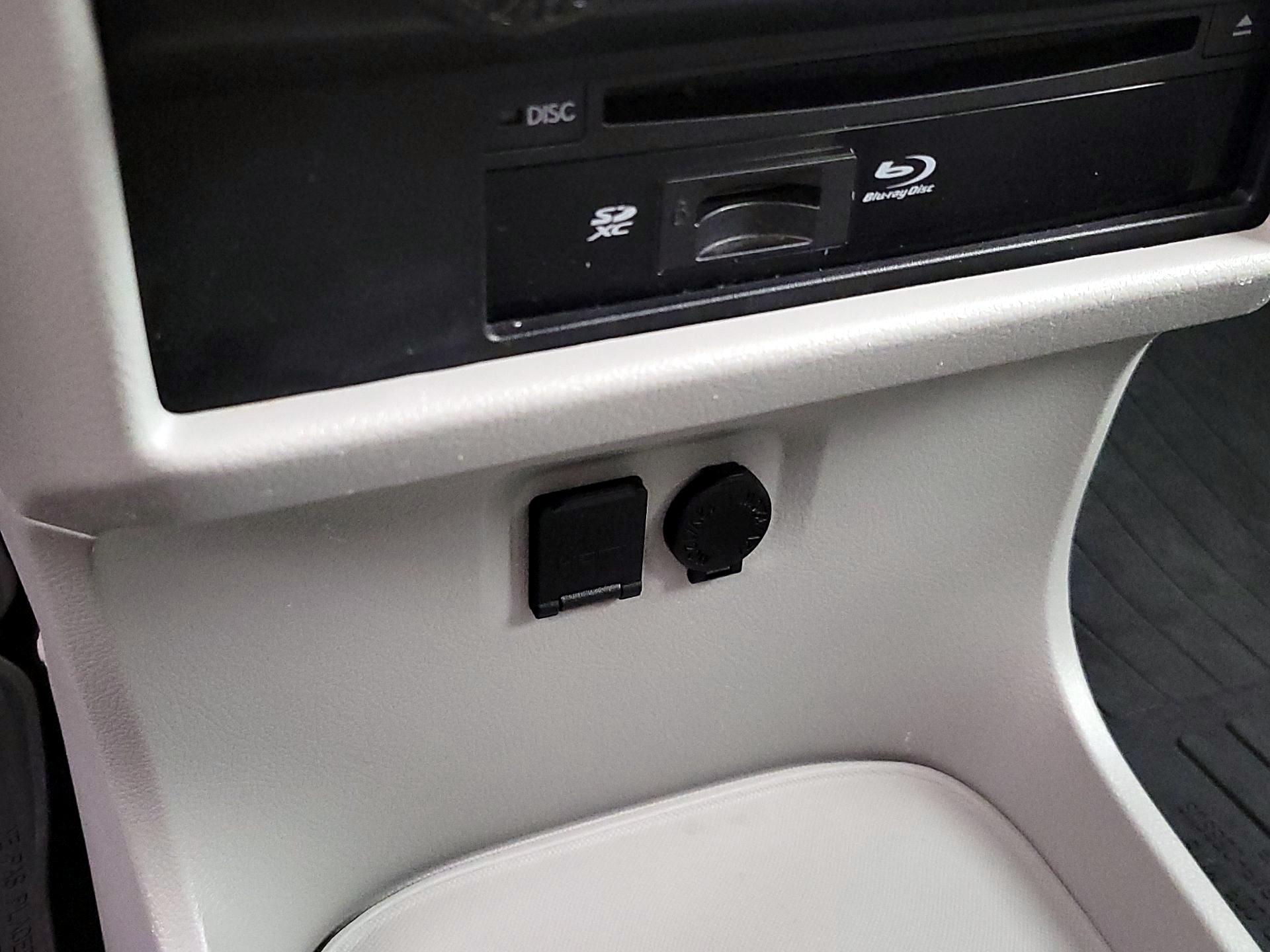 Thumbnail: 2017 Toyota Sienna - 19