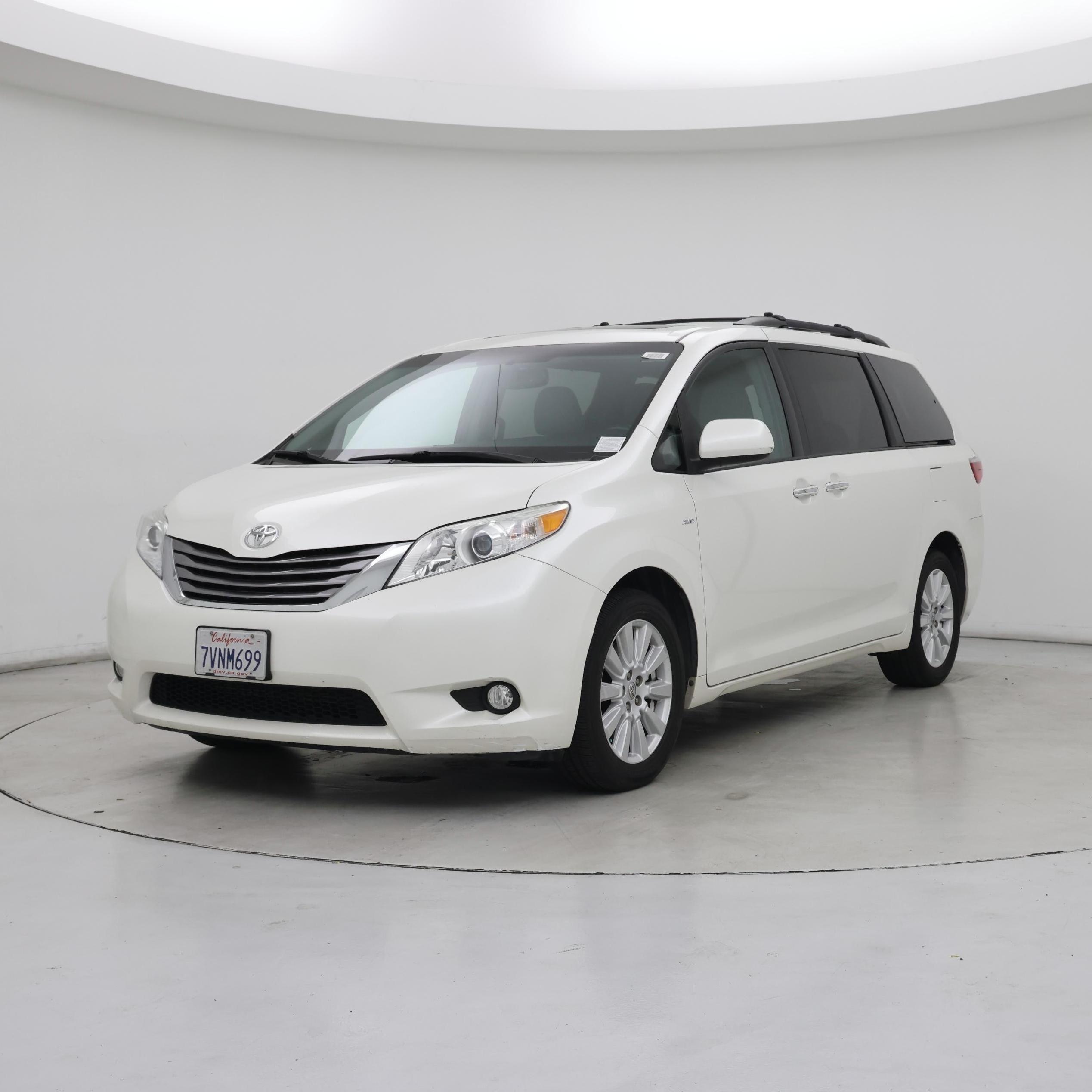 Thumbnail: 2017 Toyota Sienna - 4