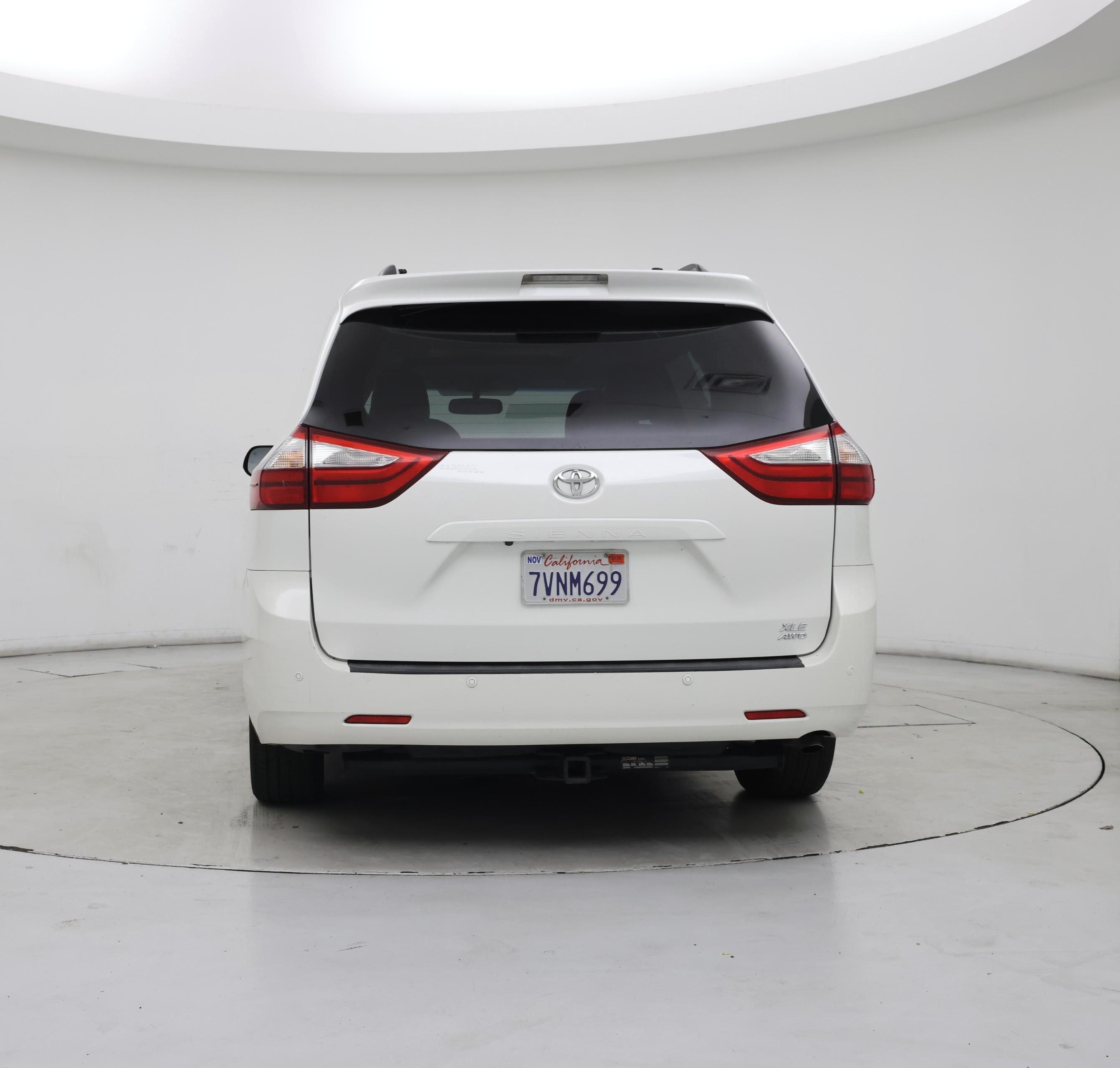 Thumbnail: 2017 Toyota Sienna - 6