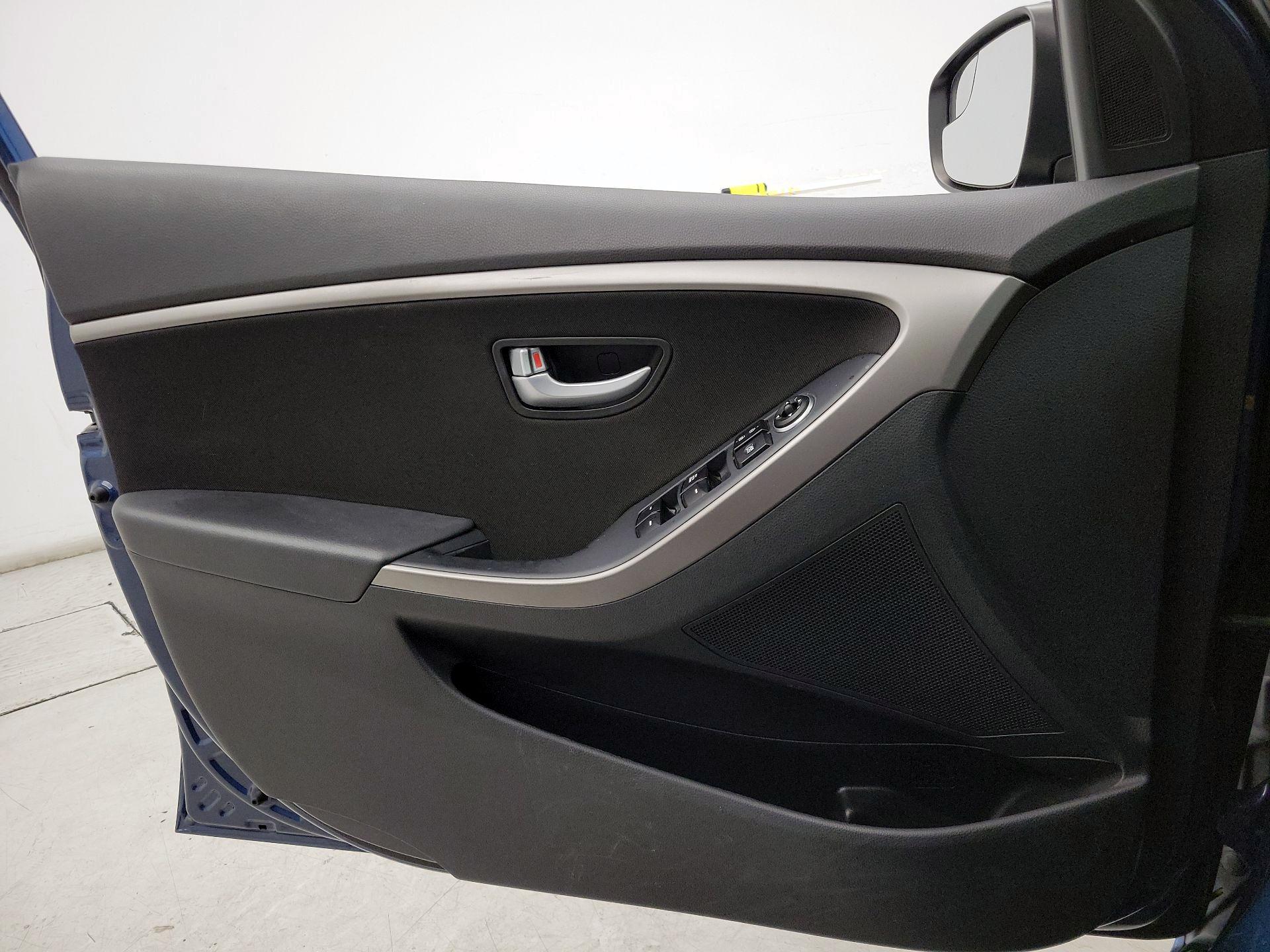 Thumbnail: 2016 Hyundai Elantra - 12