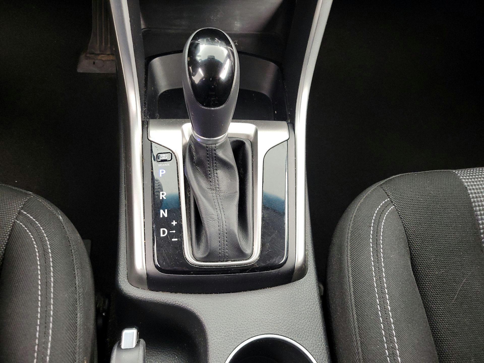 Thumbnail: 2016 Hyundai Elantra - 16