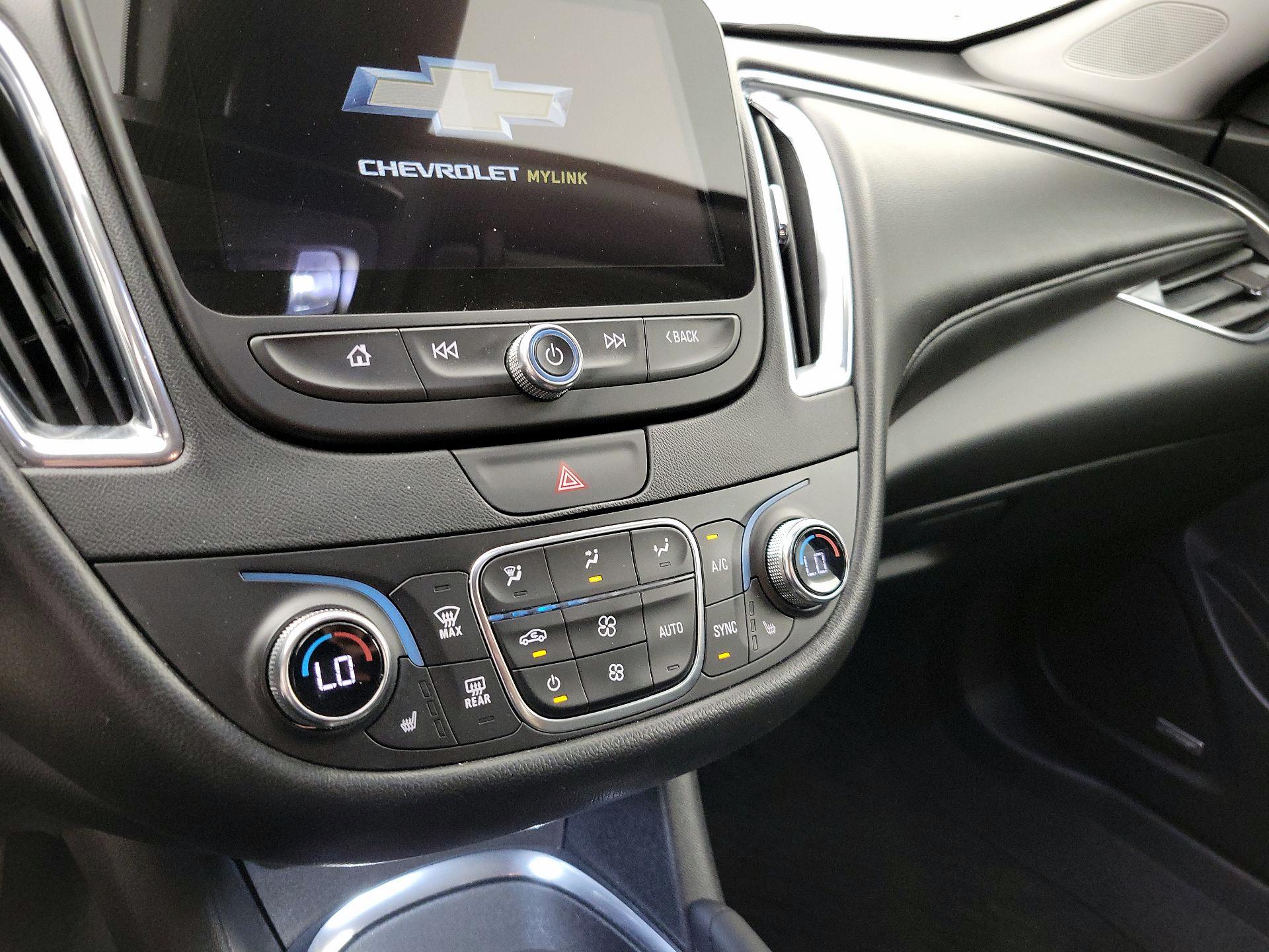 Thumbnail: 2018 Chevrolet Malibu - 17
