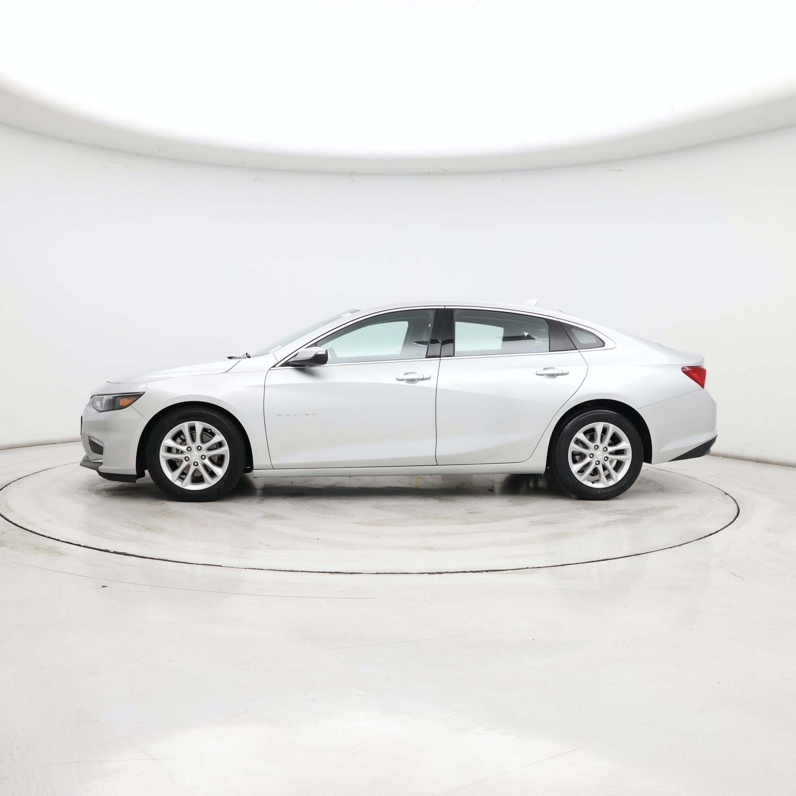 Thumbnail: 2018 Chevrolet Malibu - 3