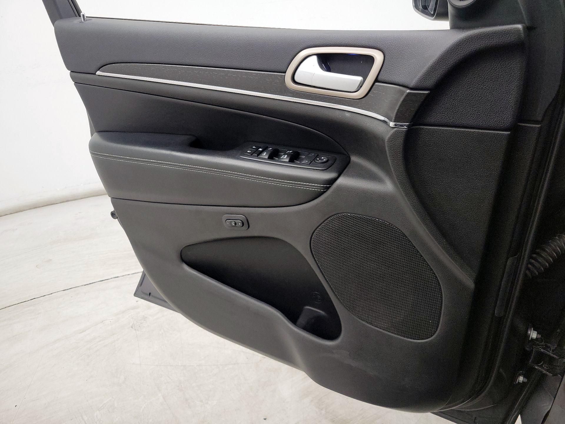 Thumbnail: 2017 Jeep Grand Cherokee - 12