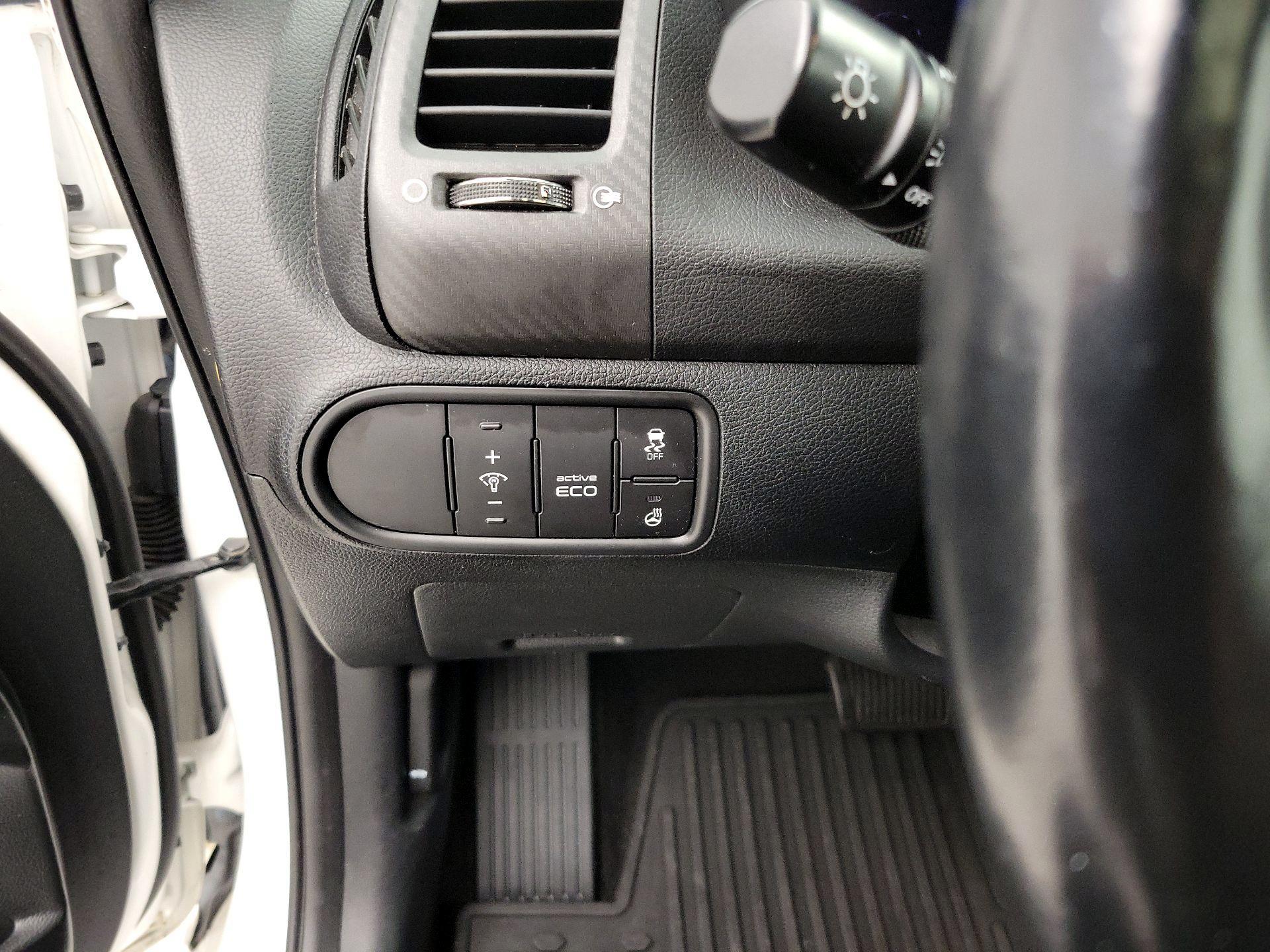 Thumbnail: 2015 Kia Forte - 13