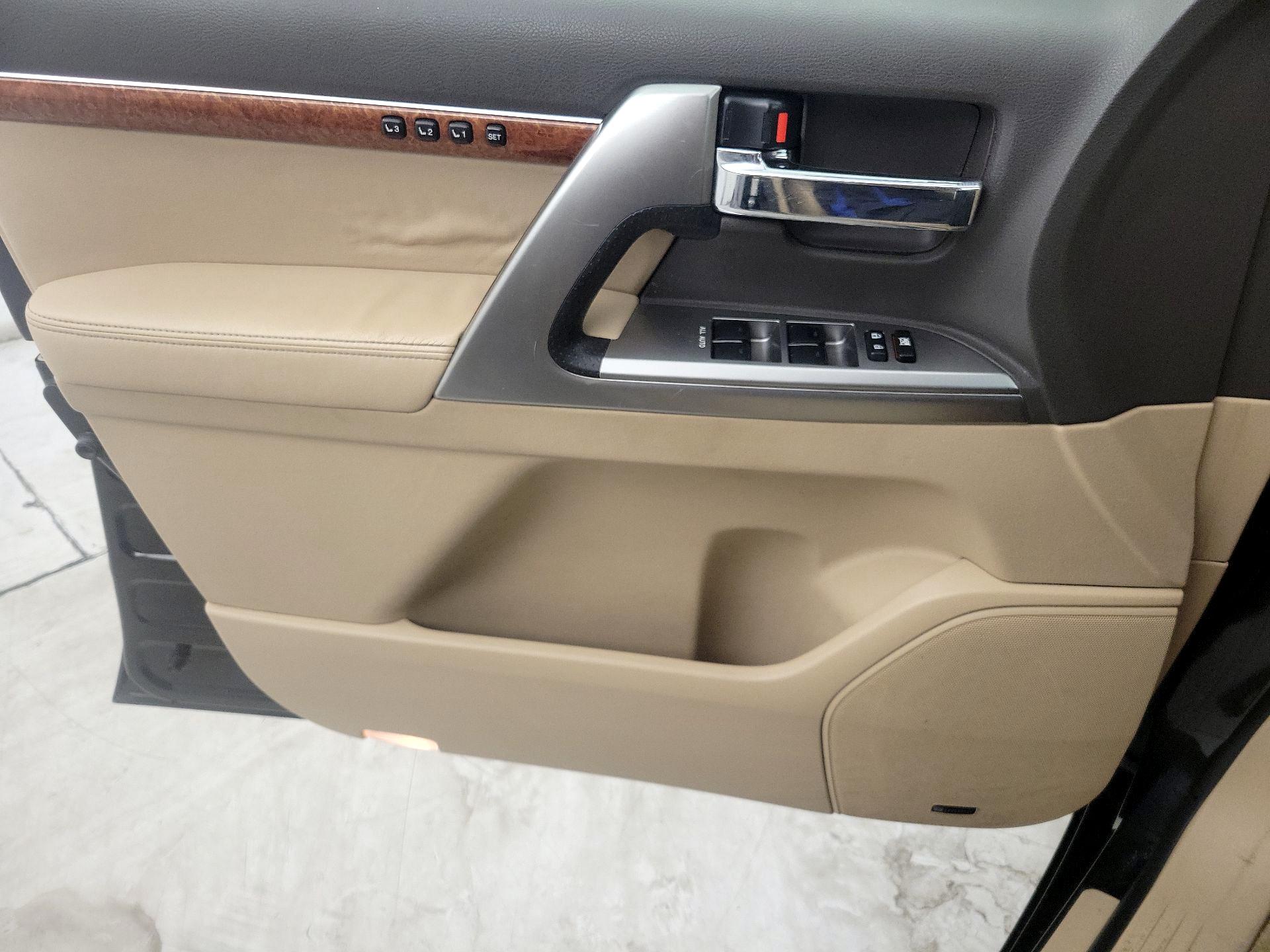 Thumbnail: 2014 Toyota Land Cruiser - 12
