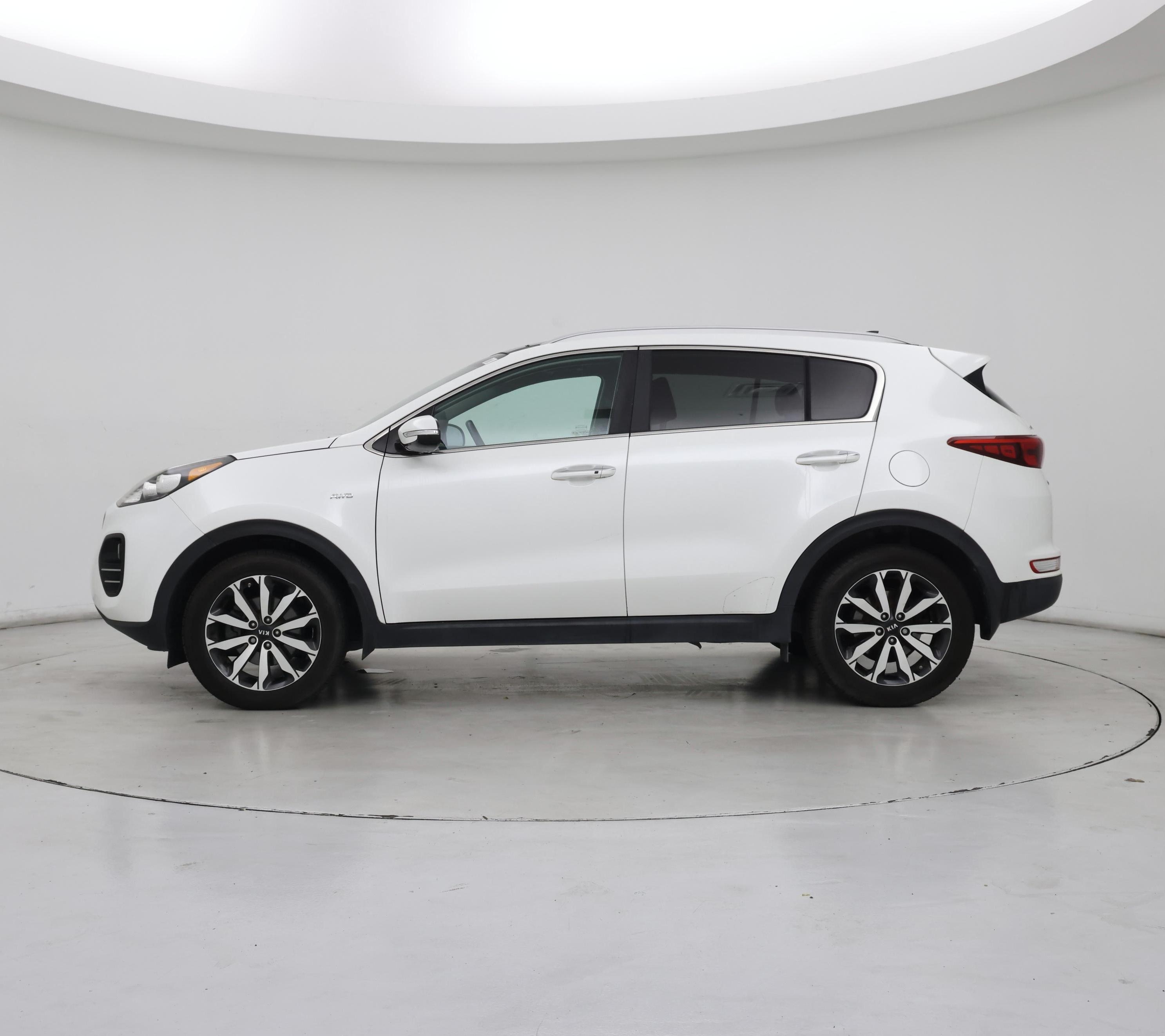 Thumbnail: 2017 Kia Sportage - 3