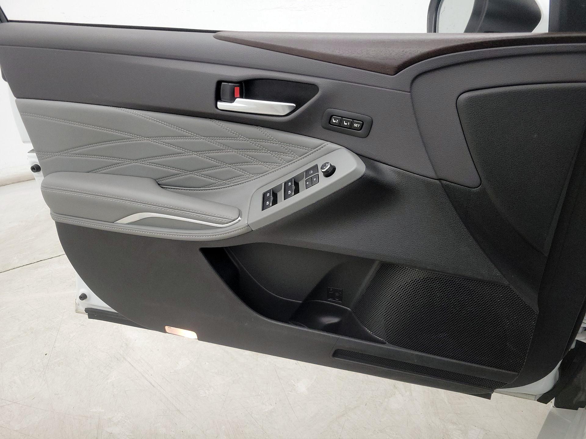 Thumbnail: 2019 Toyota Avalon - 12