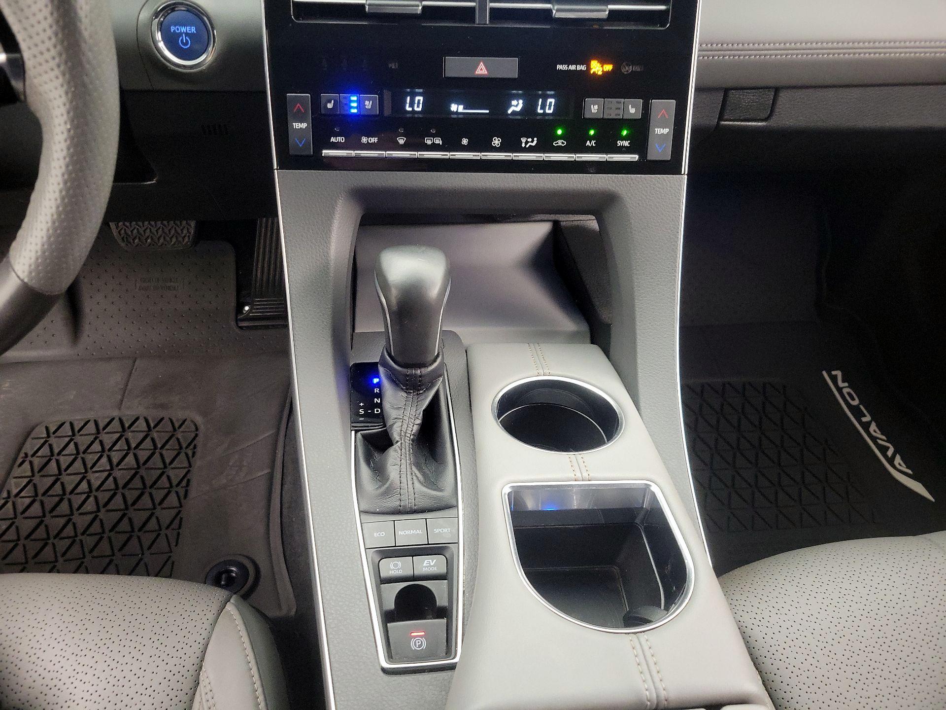 Thumbnail: 2019 Toyota Avalon - 18